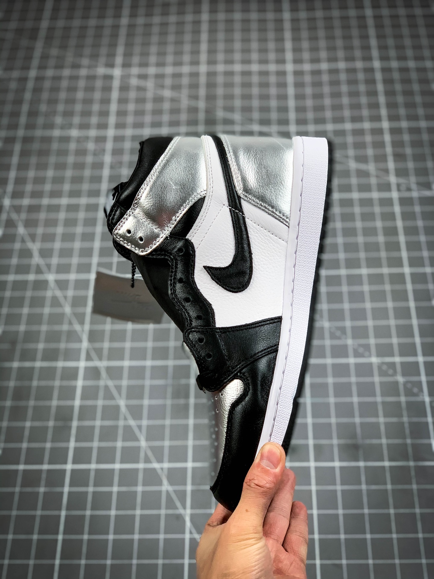 300 乔丹/Air Jordan aj1 乔丹1代 乔1高帮Air Jordan 1 High OG WMNS “Silver Toe”CD0461-001