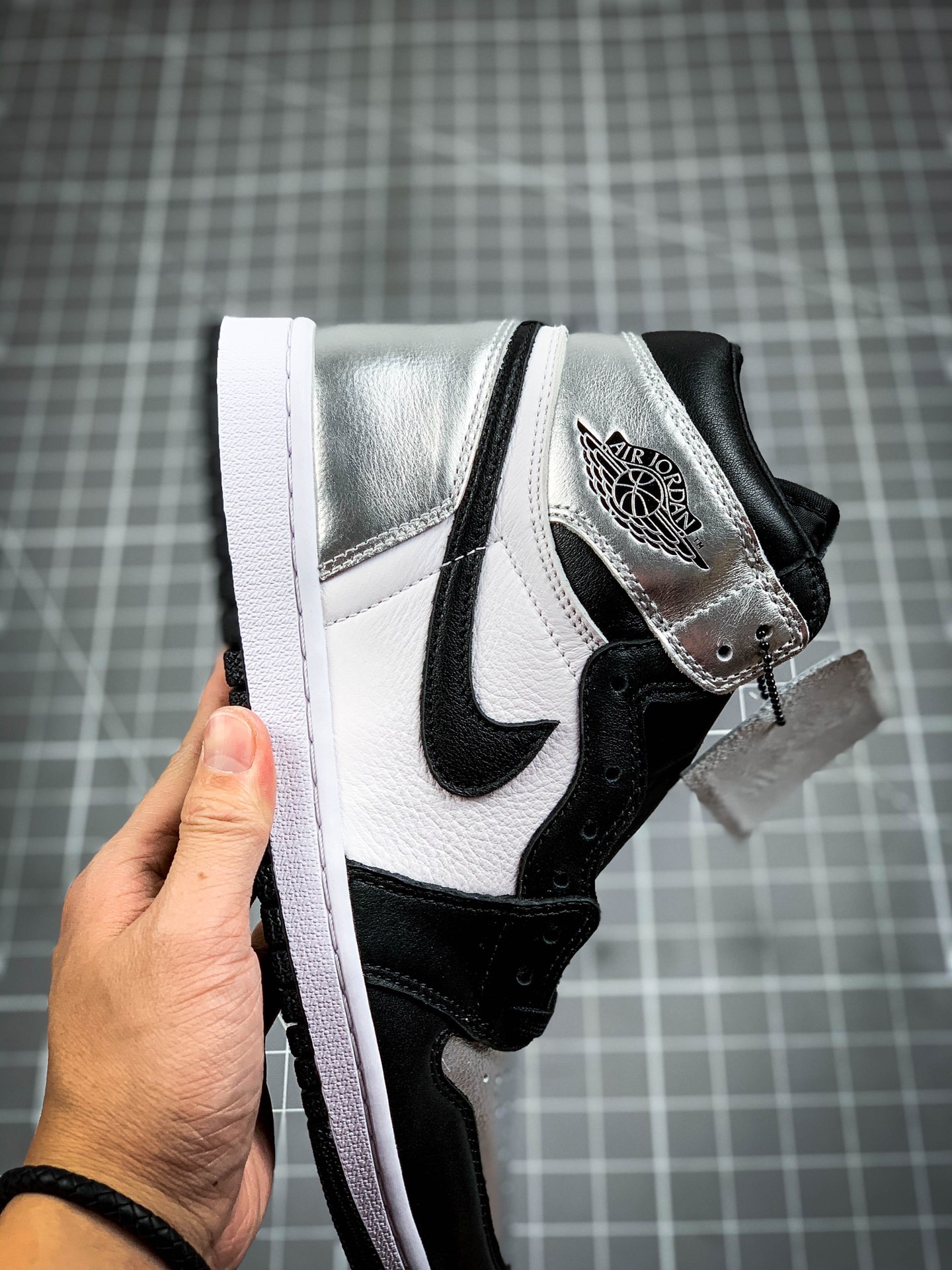 300 乔丹/Air Jordan aj1 乔丹1代 乔1高帮Air Jordan 1 High OG WMNS “Silver Toe”CD0461-001