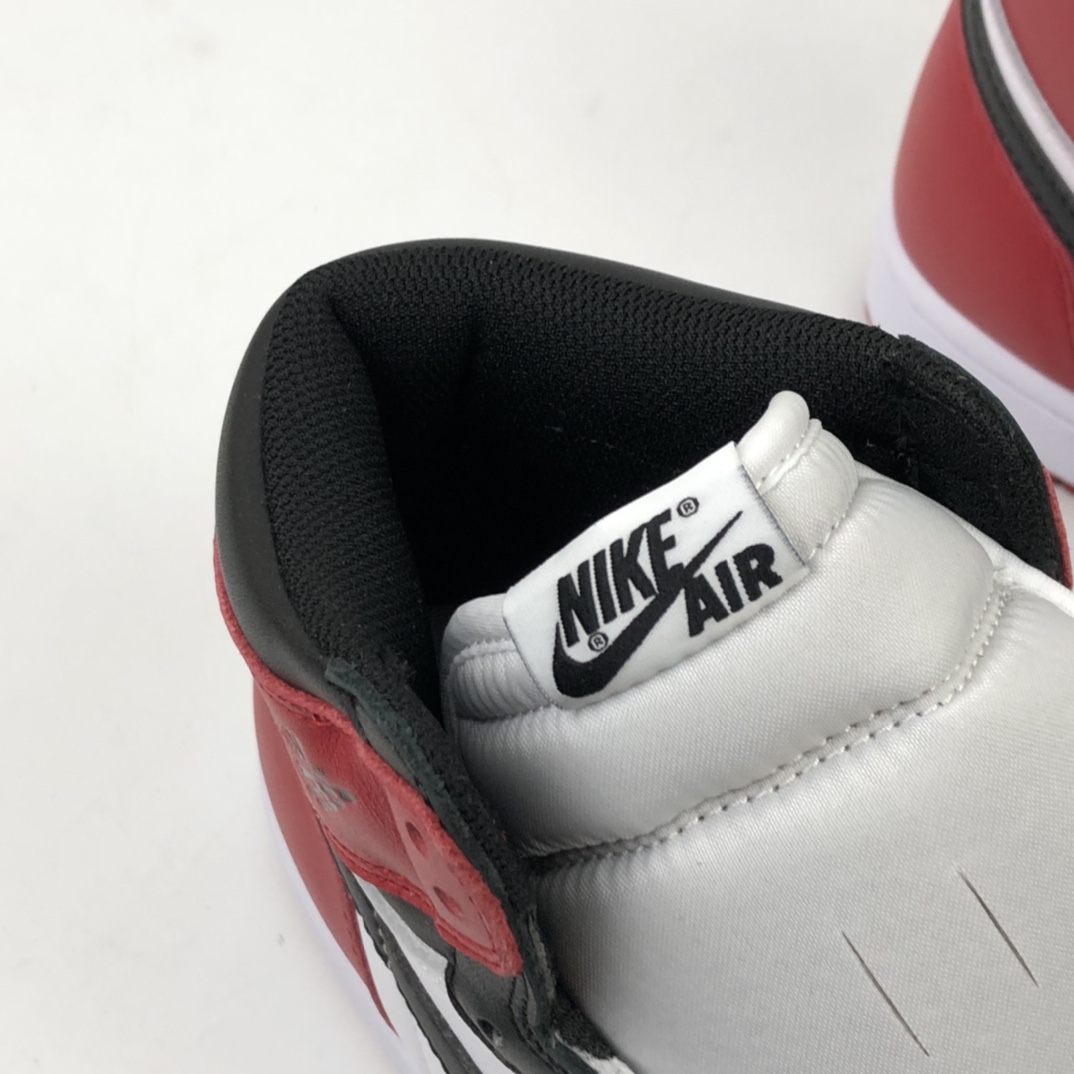 300 Air Jordan 1 Retro High OG AJ1黑脚趾高帮篮球鞋 555088-125