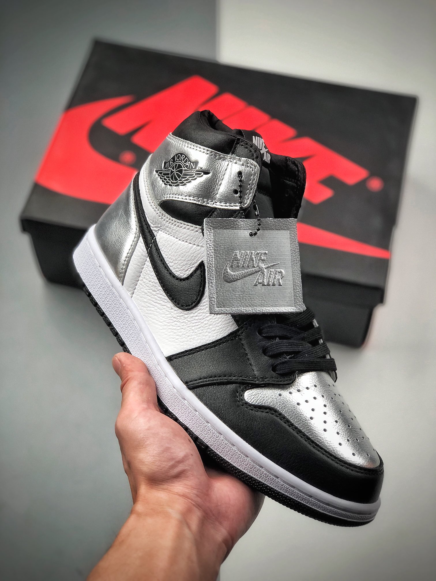 300  Air Jordan High OG“Metallic Silver”AJ1黑银整采体用经典黑脚趾CD0461-001