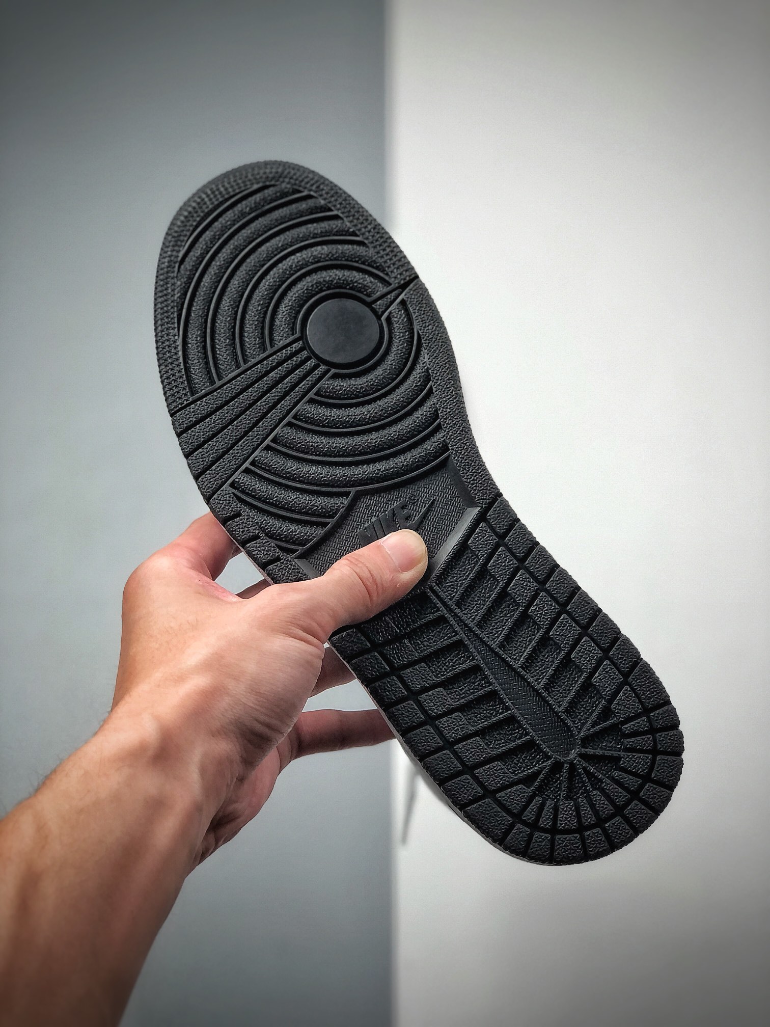 300  Air Jordan High OG“Metallic Silver”AJ1黑银整采体用经典黑脚趾CD0461-001