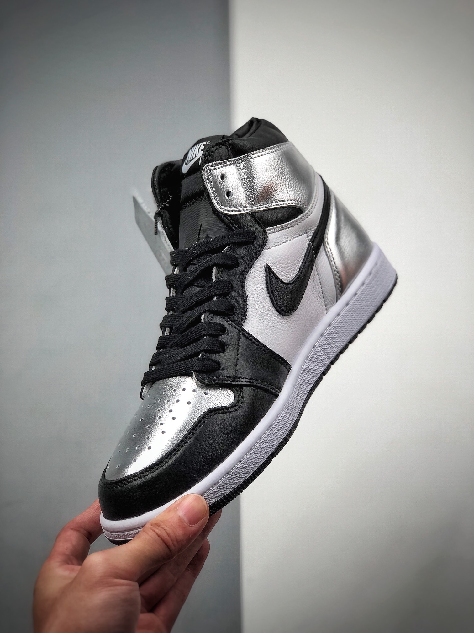 300  Air Jordan High OG“Metallic Silver”AJ1黑银整采体用经典黑脚趾CD0461-001