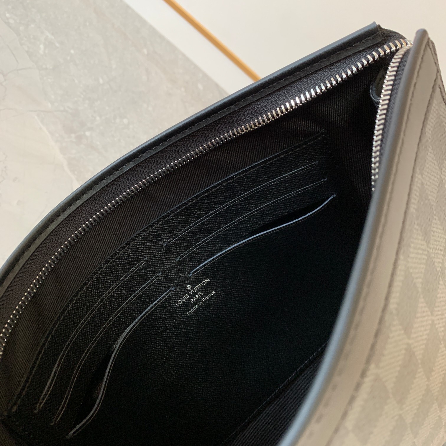 出厂【顶级】N41696 黑格 皮料是法国A级品质、手工 油边细节非常精致 尺寸:27x21x5 8