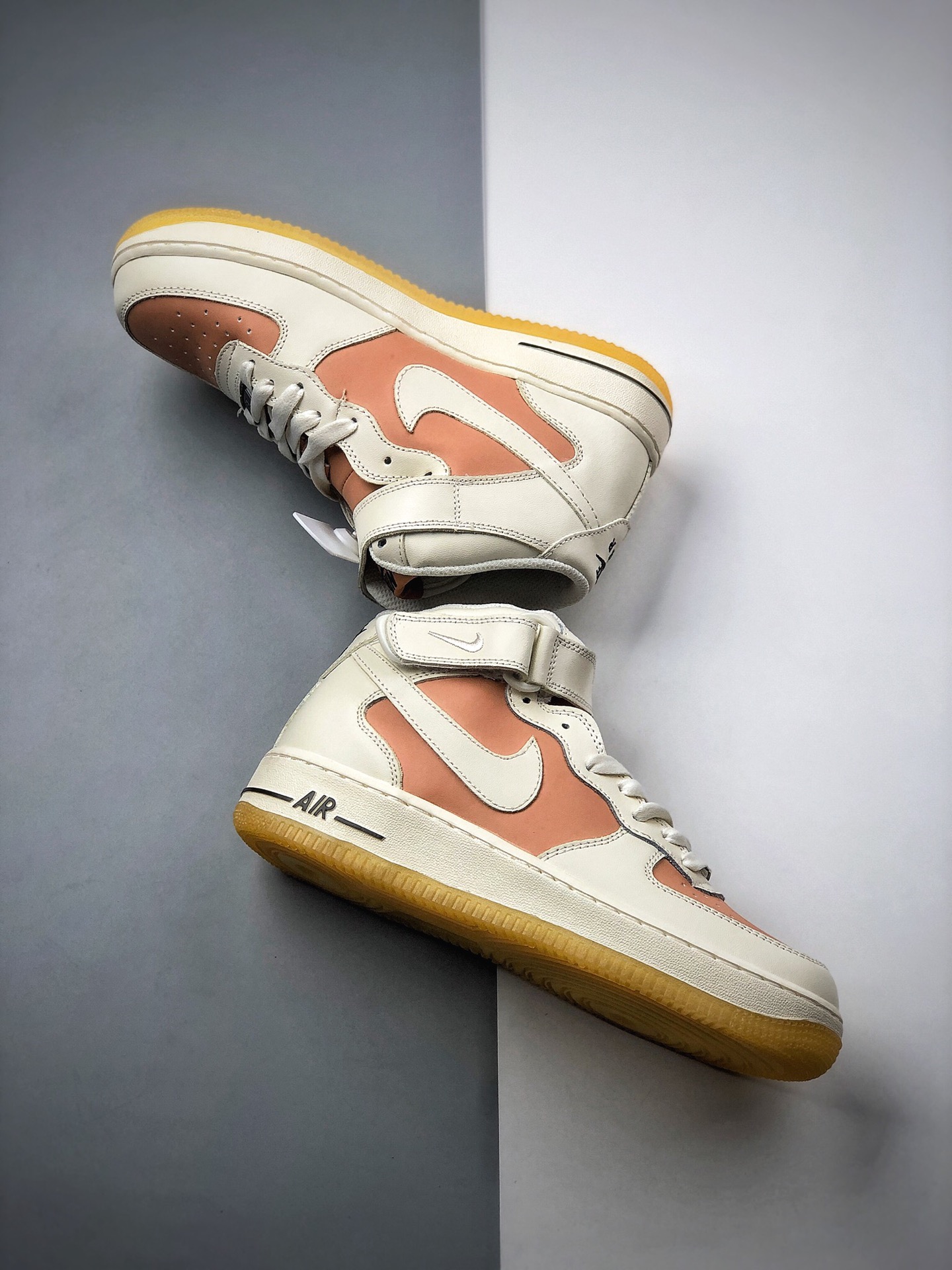 220 Nike 空军一号运动休闲板鞋 773255-906