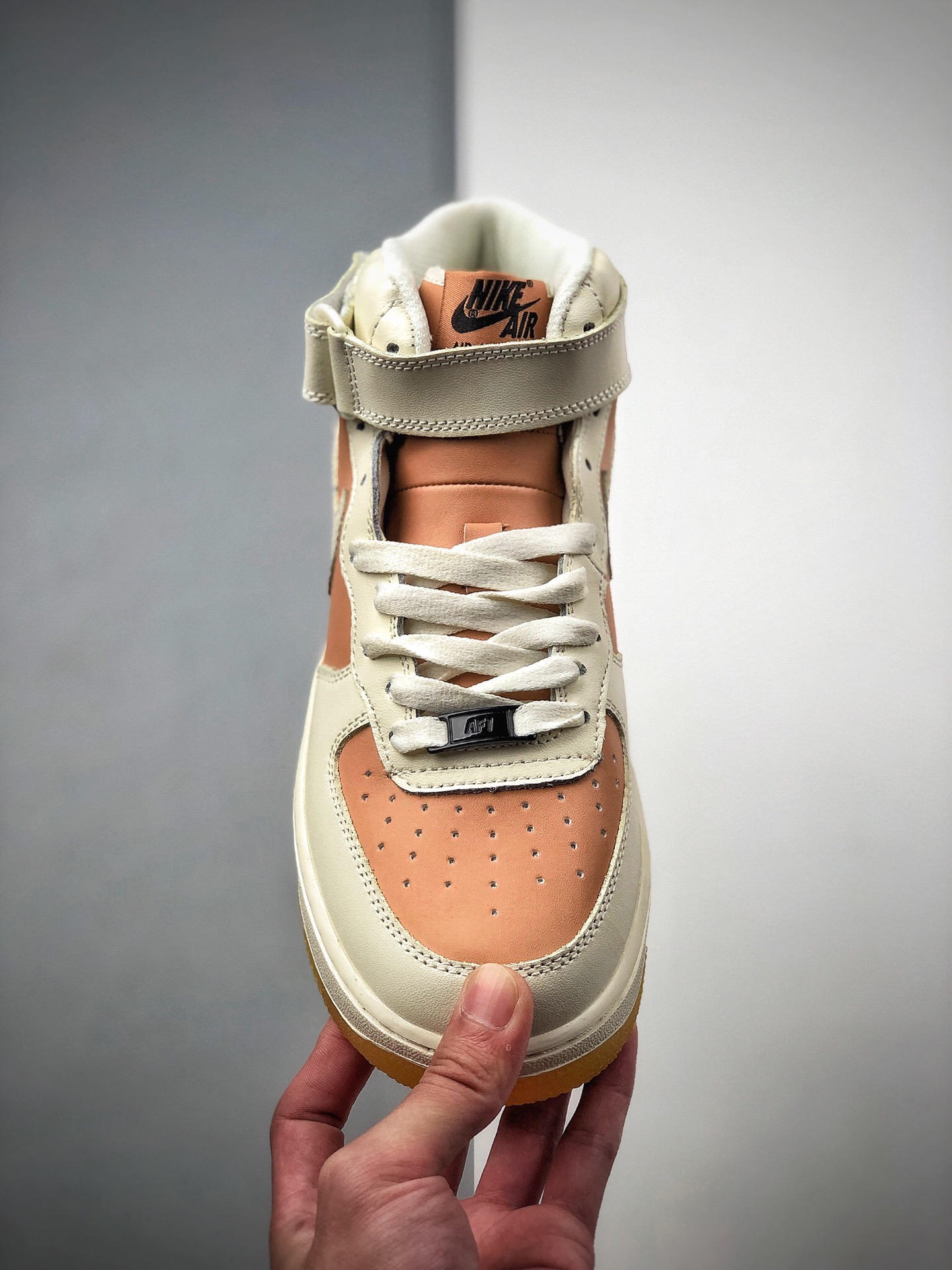 220 Nike 空军一号运动休闲板鞋 773255-906