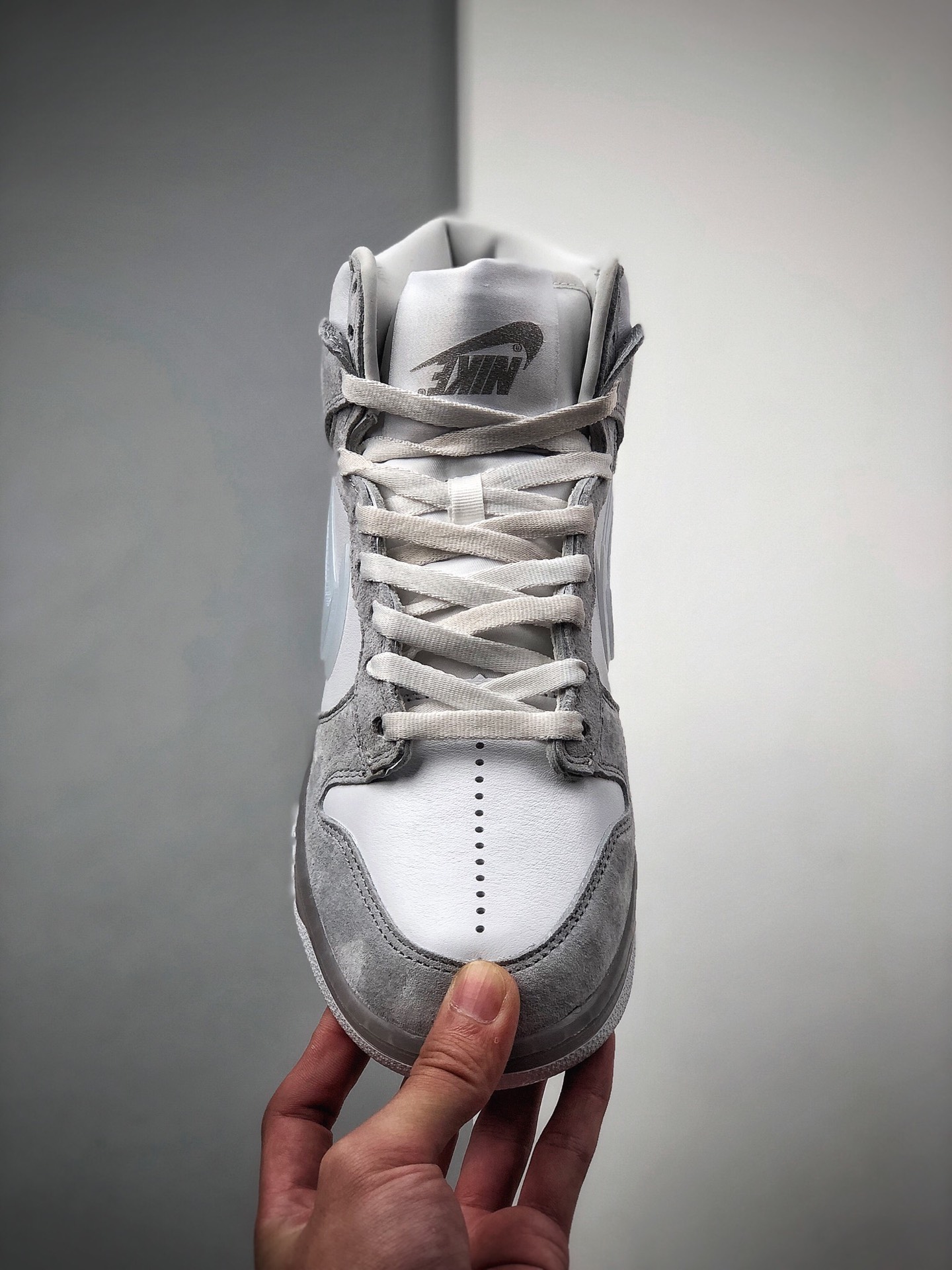 280  Slam Jam x Nike Dunk High 联名系列磨砂皮革高帮休闲滑板鞋 DA1639-100