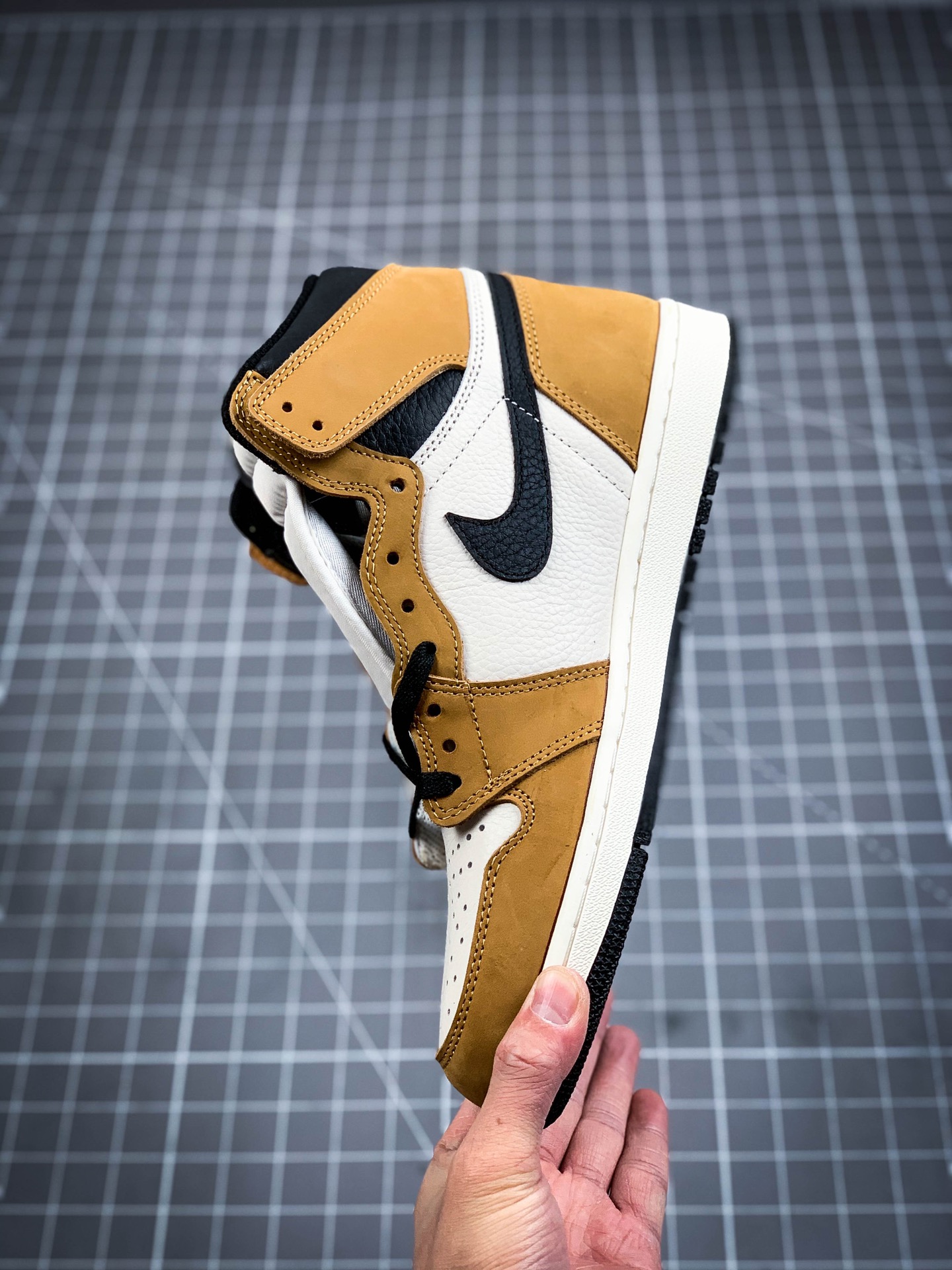 240 乔丹/Air Jordan  aj1 AJ1 乔丹1代 乔1 Air Jordan 1 “Rookie of the Year” 555088-700
