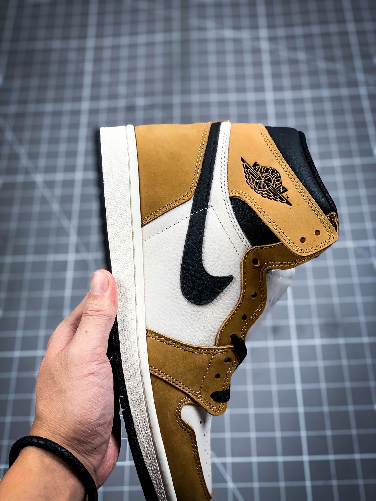 240 乔丹/Air Jordan  aj1 AJ1 乔丹1代 乔1 Air Jordan 1 “Rookie of the Year” 555088-700