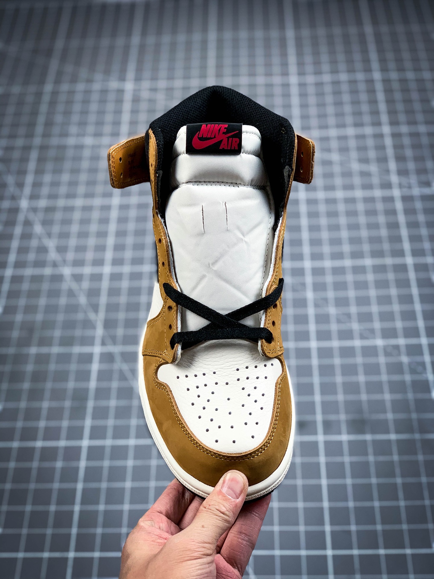 240 乔丹/Air Jordan  aj1 AJ1 乔丹1代 乔1 Air Jordan 1 “Rookie of the Year” 555088-700