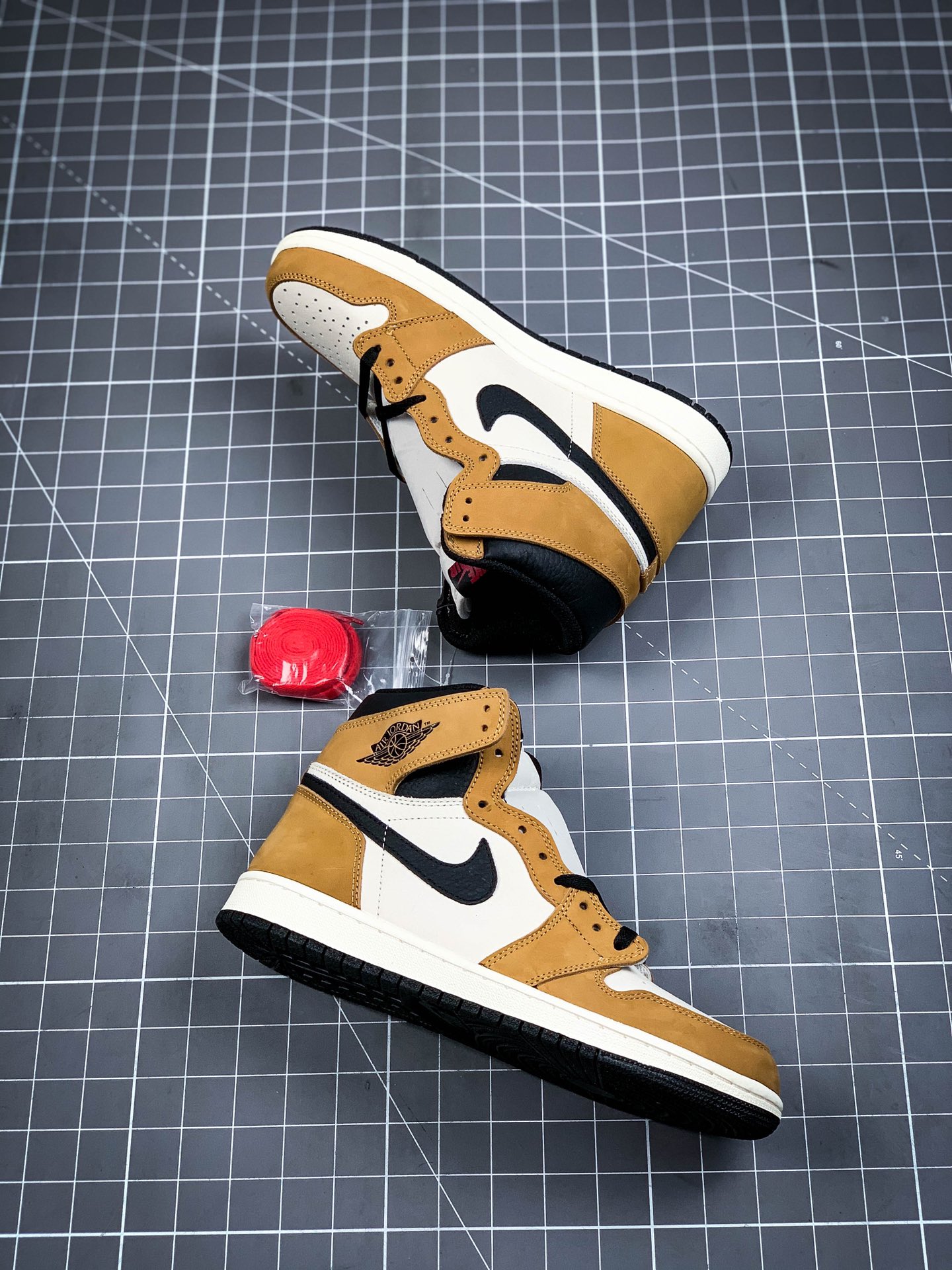240 乔丹/Air Jordan  aj1 AJ1 乔丹1代 乔1 Air Jordan 1 “Rookie of the Year” 555088-700