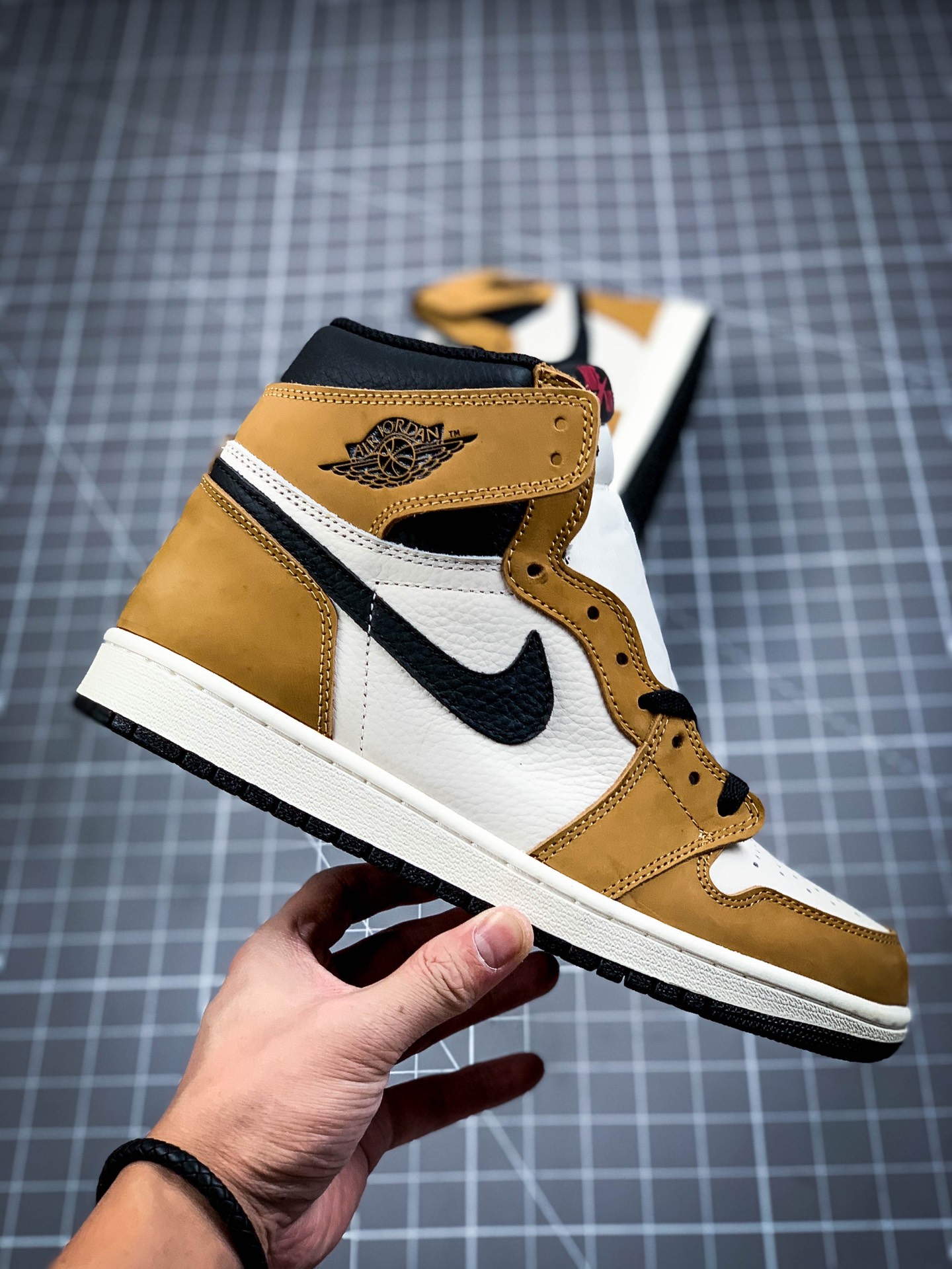 240 乔丹/Air Jordan  aj1 AJ1 乔丹1代 乔1 Air Jordan 1 “Rookie of the Year” 555088-700