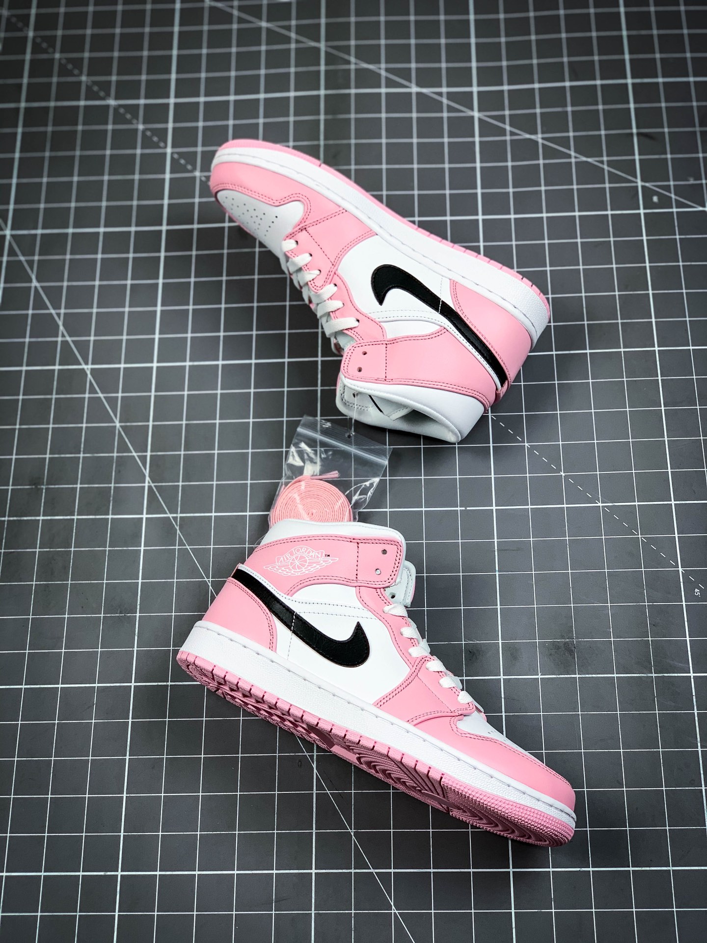 240 乔丹/Air JordanAJ1 aj1 乔丹1代 乔1 乔丹1代中帮系列 Air Jordan 1 Mid SE BQ6472-500