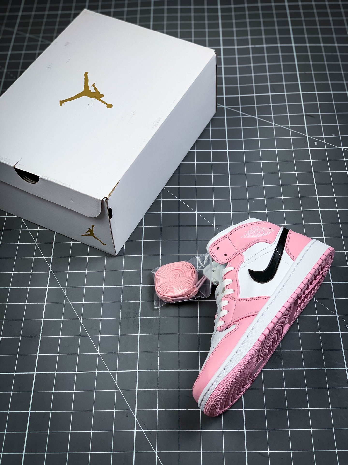 240 乔丹/Air JordanAJ1 aj1 乔丹1代 乔1 乔丹1代中帮系列 Air Jordan 1 Mid SE BQ6472-500