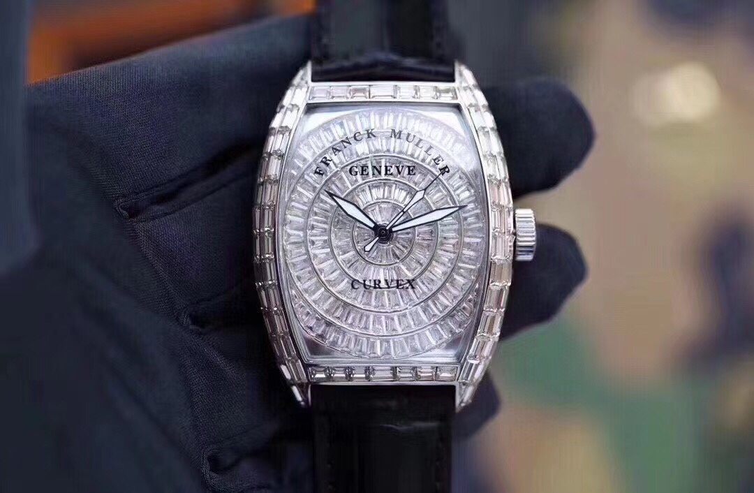 NO:947375,ABF Franck Muller Casablanca series watch, with a diameter of 39.5  .,19860909ABF 法穆兰 Franck Muller Casablanca系列腕表,表径39.5X55.3mm,进口316L精钢表壳使用cnc数控机床精雕细琢,满天星方钻表壳字面 工艺复杂 底盖字体有光泽,可媲美原装,表扣也是1:1 精磨抛光处理 最大限度还原正品 .机芯采用稳定性极佳的Top顶级打磨2824机芯 走时精准稳定 .,,Watch