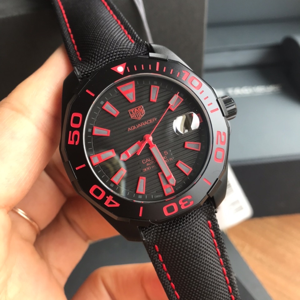 NO:727560,Counter inspection code can be customized. Batch: Original box: 50. New model in stock, high-looking leather belt, titanium shell!  Hard goods. Original Tagheuer, TAG Heuer Aquaracer series mechanical watches, over 10,000 yuan at the counter. ~43mm diameter, sapphire mirror, super luminous hands, original movement, support for disassembly and inspection, tough guy style, ultra-difficult stainless steel brushing process that cannot be imitated, one watch and one code with a hangtag, synchronization at the counter!  Brand new complete set of [color][color][color],,tag heue19860909可以订做专柜查验码 批: 原盒:50 新款有货,高颜值皮带款,钛壳！硬货.Original Tagheuer,泰格豪雅竞潜系列机械表,专柜1万+. ~43mm表径,蓝宝石镜面,超强夜光指针,原装机芯,支持拆机验货,硬汉风格,超高难度精钢拉丝工艺无法仿制,一表一码配吊牌,专柜同步！全新全套出[色][色][色],,tag heue,Watch