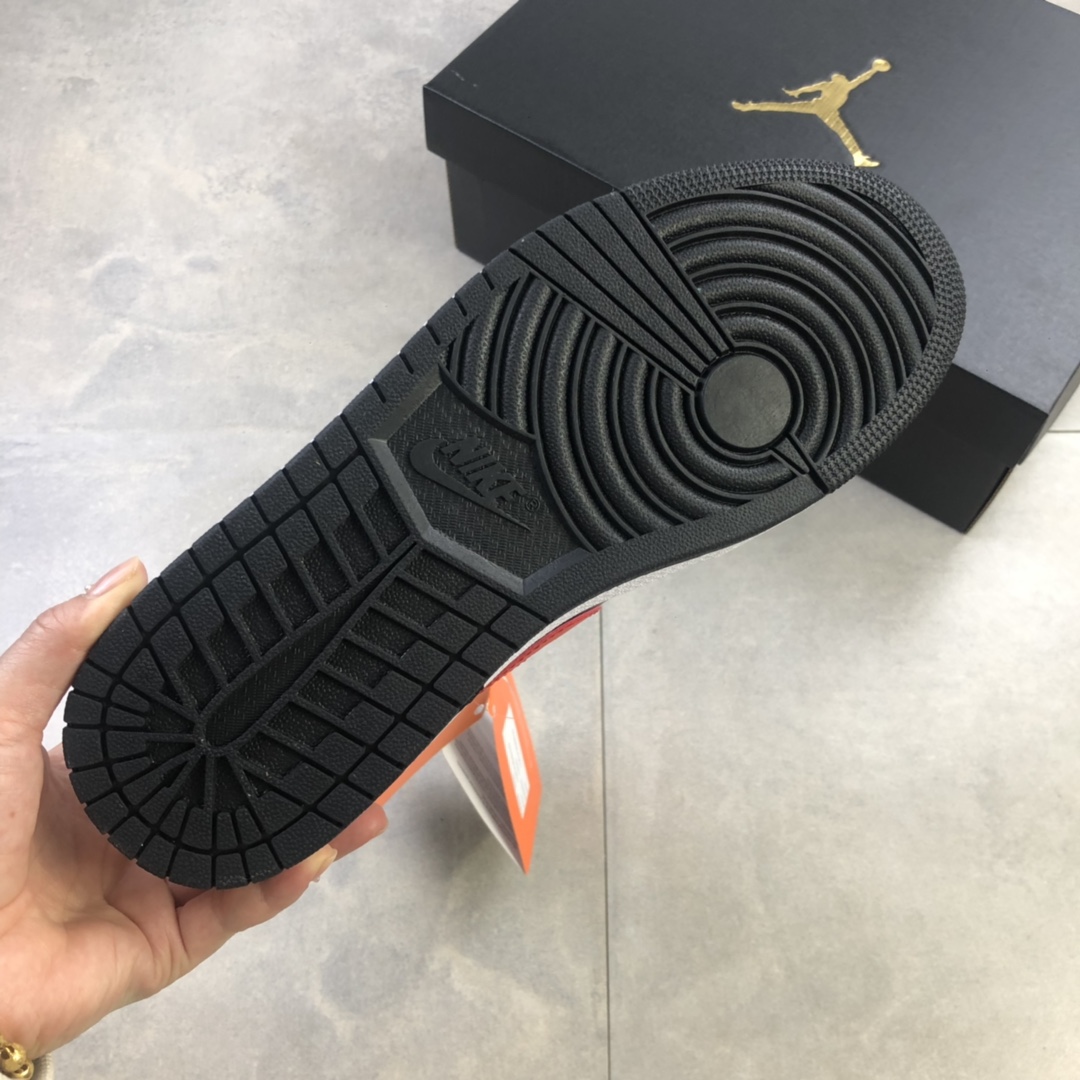 240  乔丹/Air Jordan 1 Mid AJ1 乔1 中帮百搭休闲运动板鞋554724-075