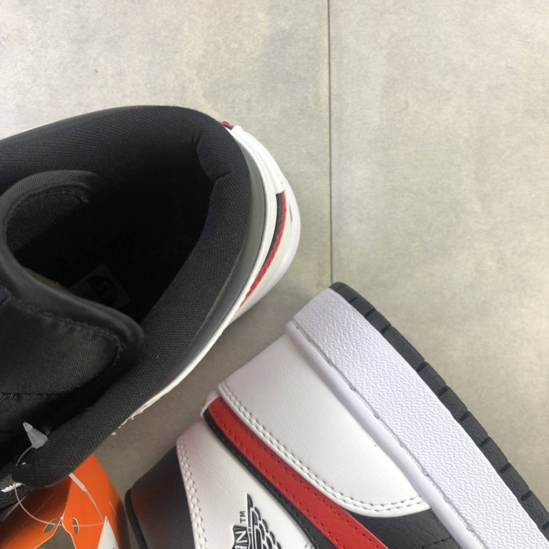 240  乔丹/Air Jordan 1 Mid AJ1 乔1 中帮百搭休闲运动板鞋554724-075