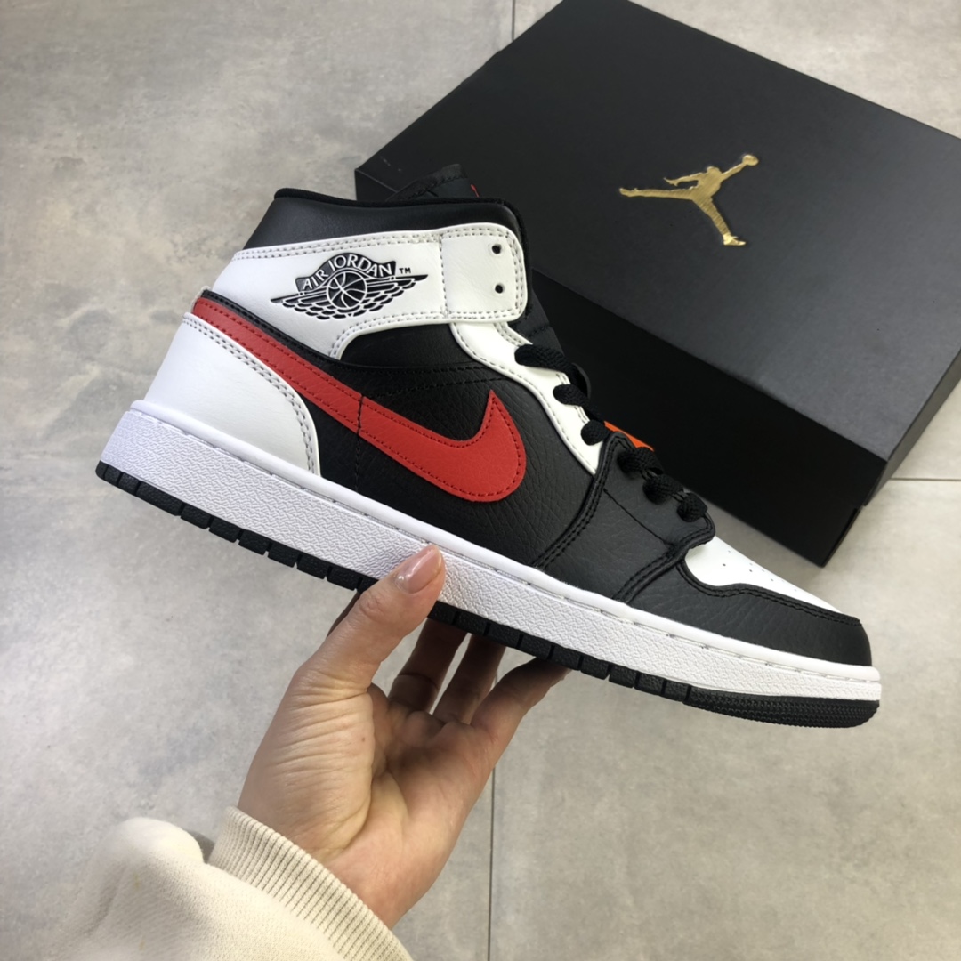 240  乔丹/Air Jordan 1 Mid AJ1 乔1 中帮百搭休闲运动板鞋554724-075