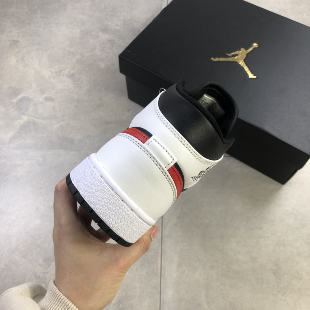 240  乔丹/Air Jordan 1 Mid AJ1 乔1 中帮百搭休闲运动板鞋554724-075