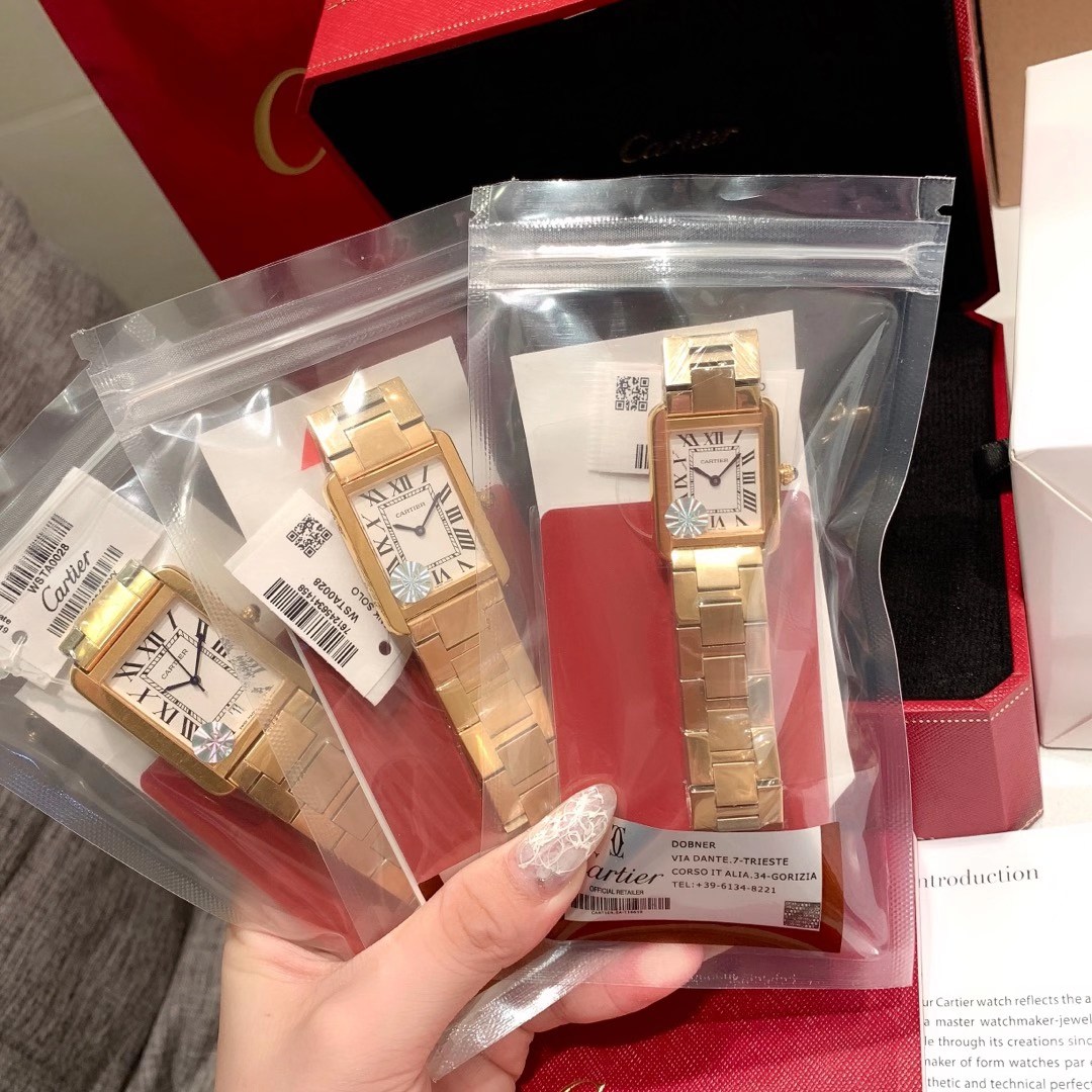 Cartier 卡地亚坦克钢带Tank Solo腕表 三个颜色 表尺壳‬寸：小号31 x 24 4毫米 中号34