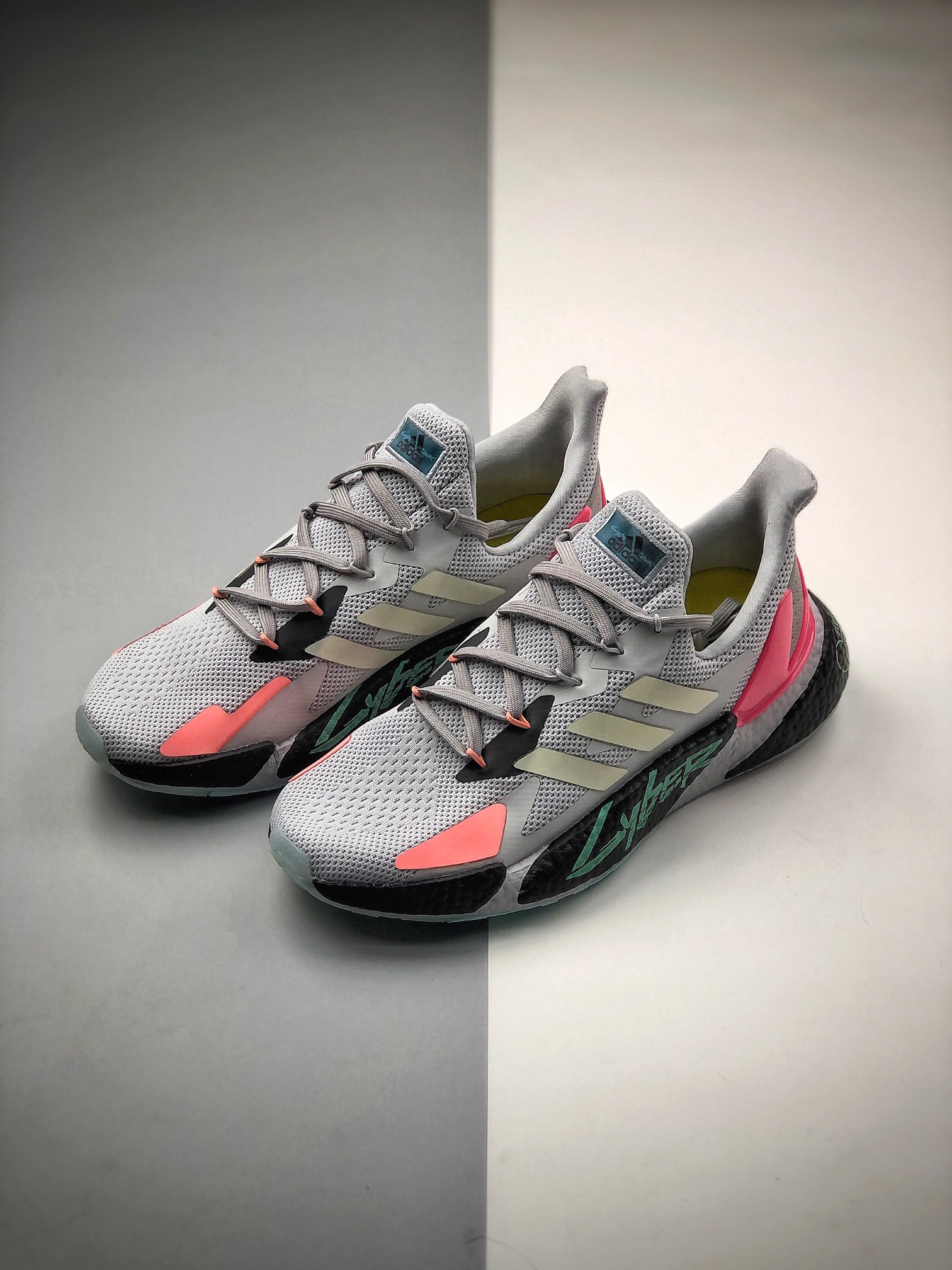 220 全网新品首发 adidas Boost X9000L4 系列款式整体造型极具速度感