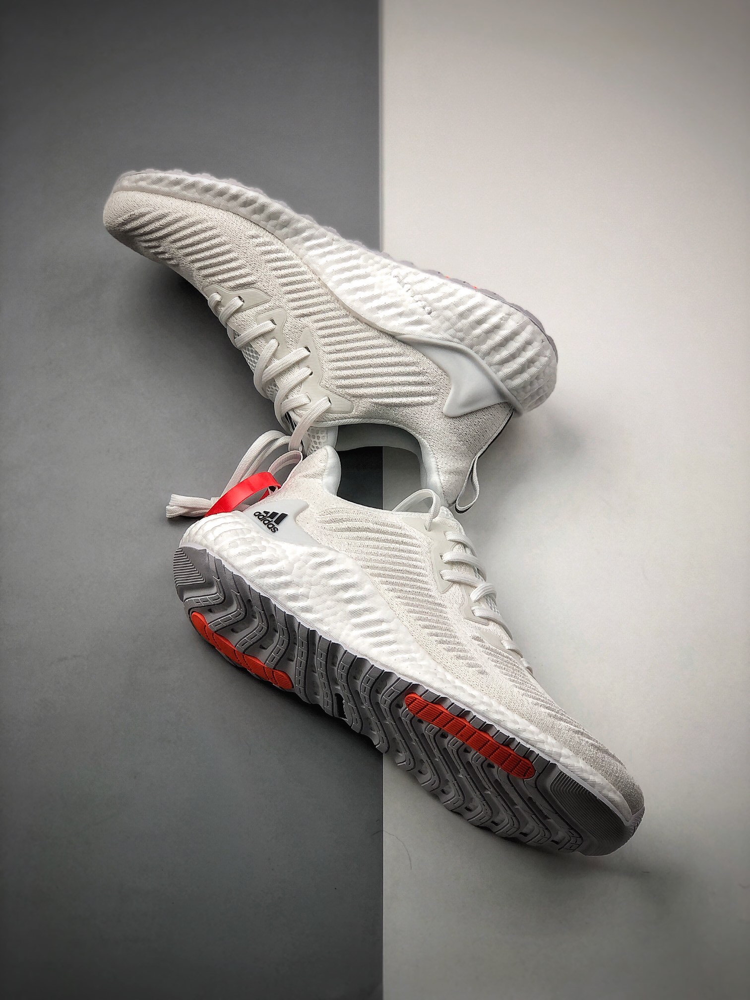 200  Adidas 阿迪达斯 AlphaBounce  Boost 阿尔法爆米花大底休闲跑步鞋
