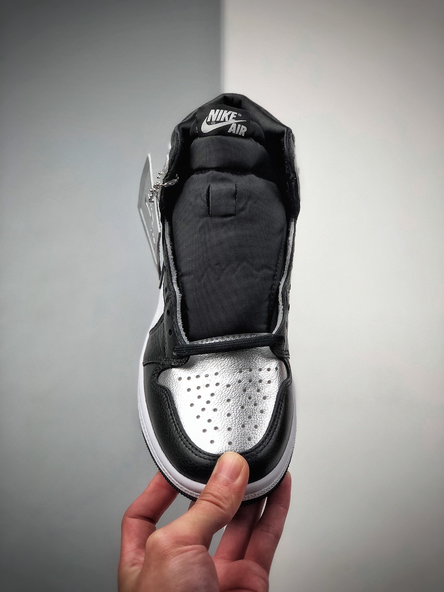 450  Nike Wmns Jordan 1 High   OG 黑银 AJ1乔丹一代高帮经典复古文化休闲运动篮球鞋 CD0461-001
