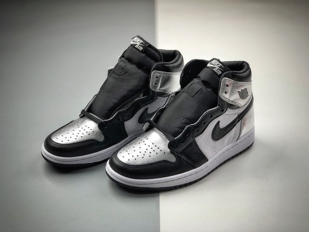 450  Nike Wmns Jordan 1 High   OG 黑银 AJ1乔丹一代高帮经典复古文化休闲运动篮球鞋 CD0461-001