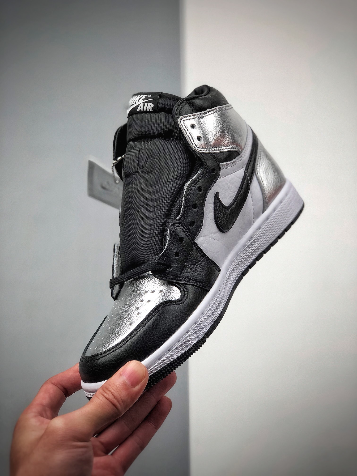 450  Nike Wmns Jordan 1 High   OG 黑银 AJ1乔丹一代高帮经典复古文化休闲运动篮球鞋 CD0461-001