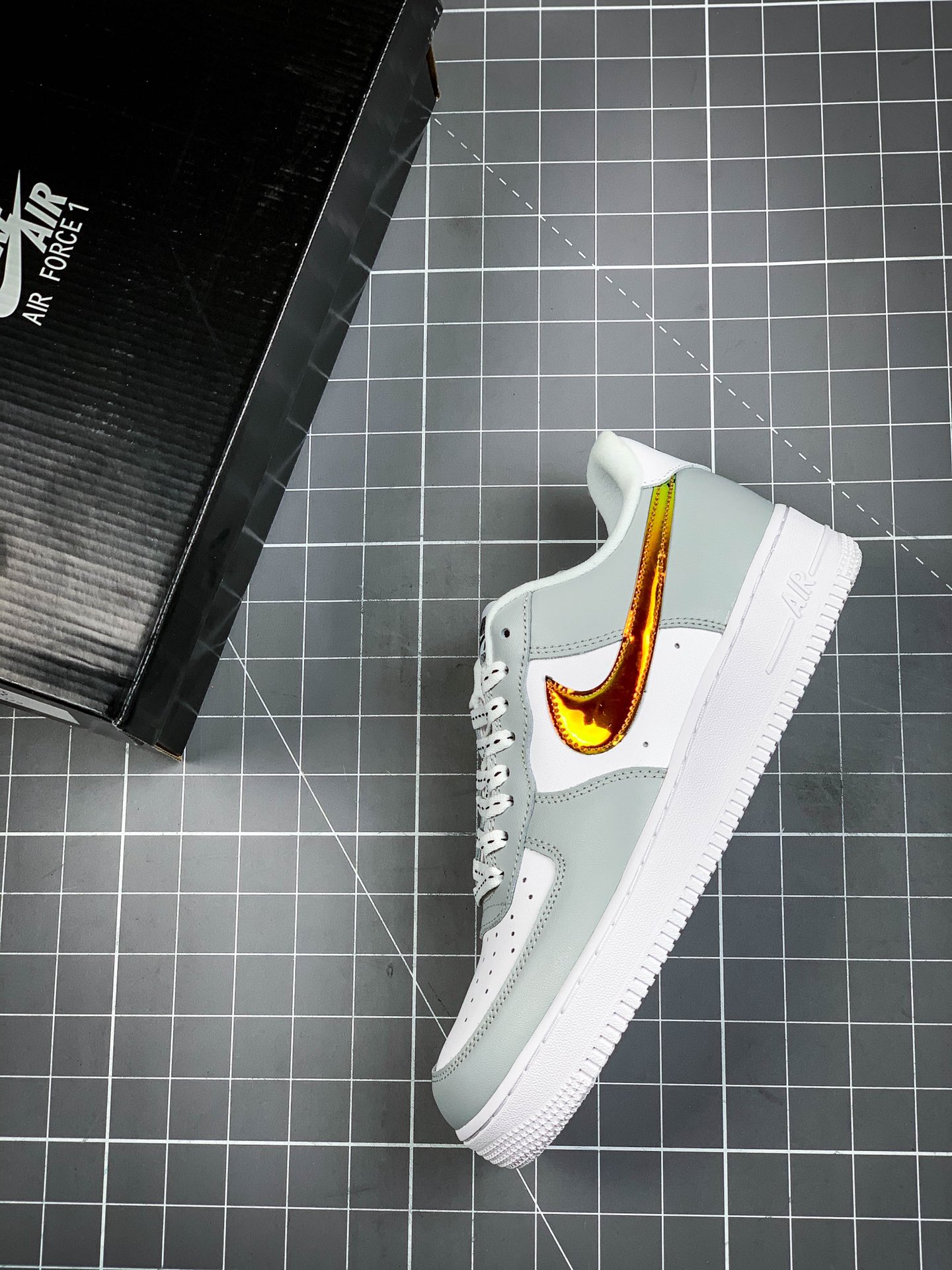 200  Nike Air Force 1 空军一号低帮休闲运动板鞋 DC9029-100