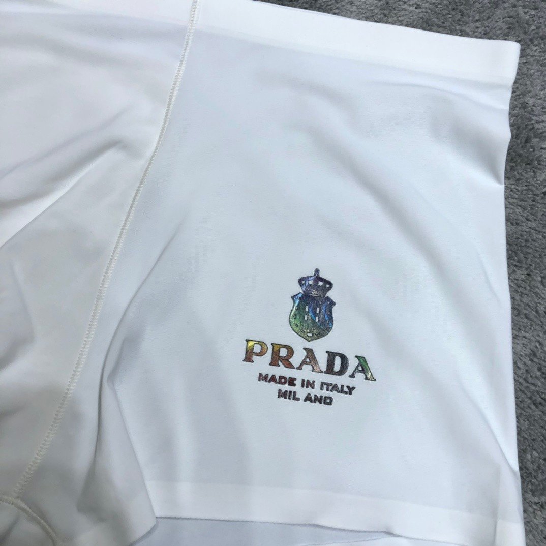 新品！Prada普拉达外贸公司合作订单高品质！时尚必备男士内裤采用无痕拼接无缝压胶工艺高档羊奶丝材质轻薄