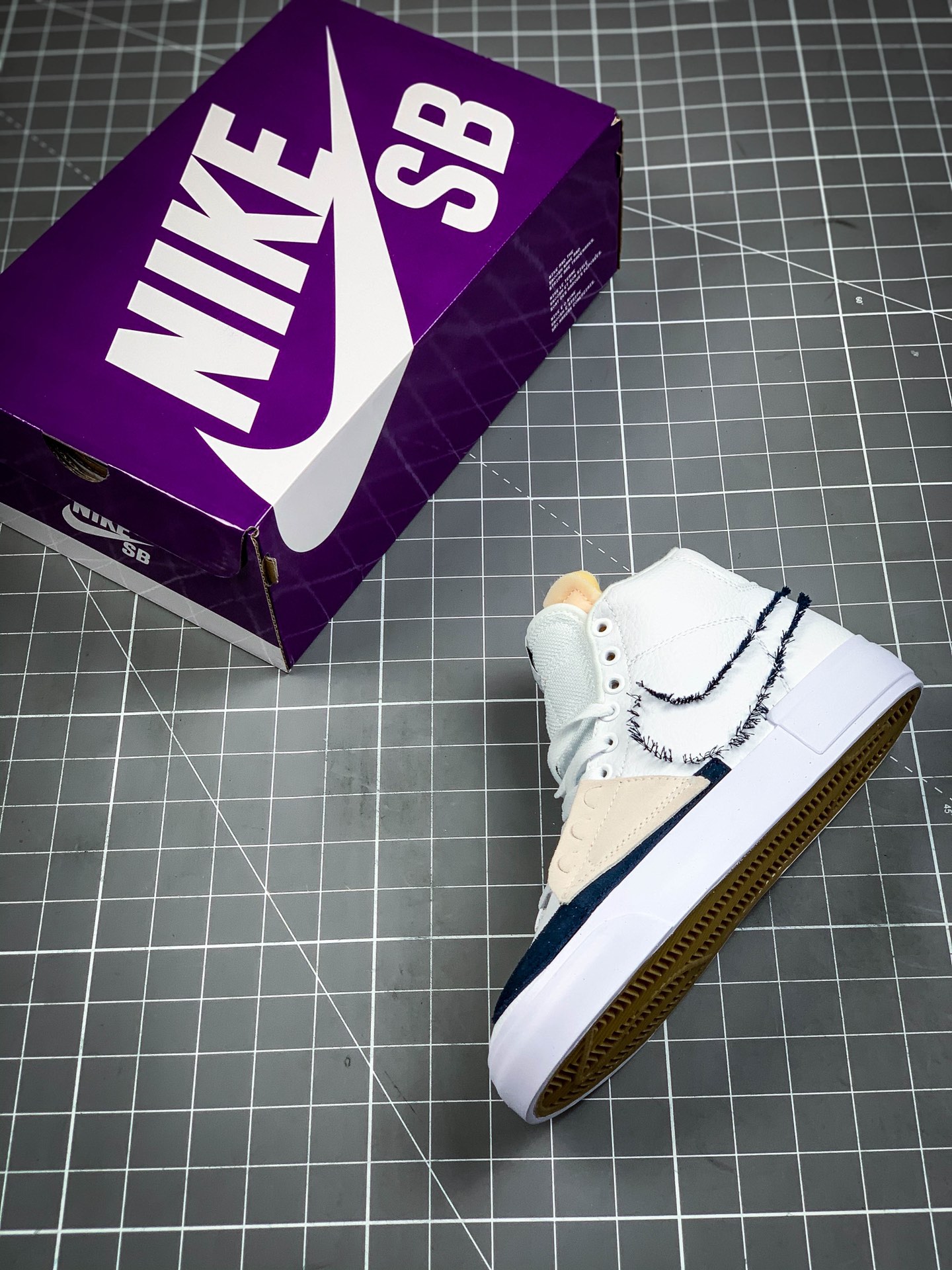 220 Nike SB Blazer Mid Edge “Team Red” 解构拆钩补丁风开拓者高帮 DA2189-900