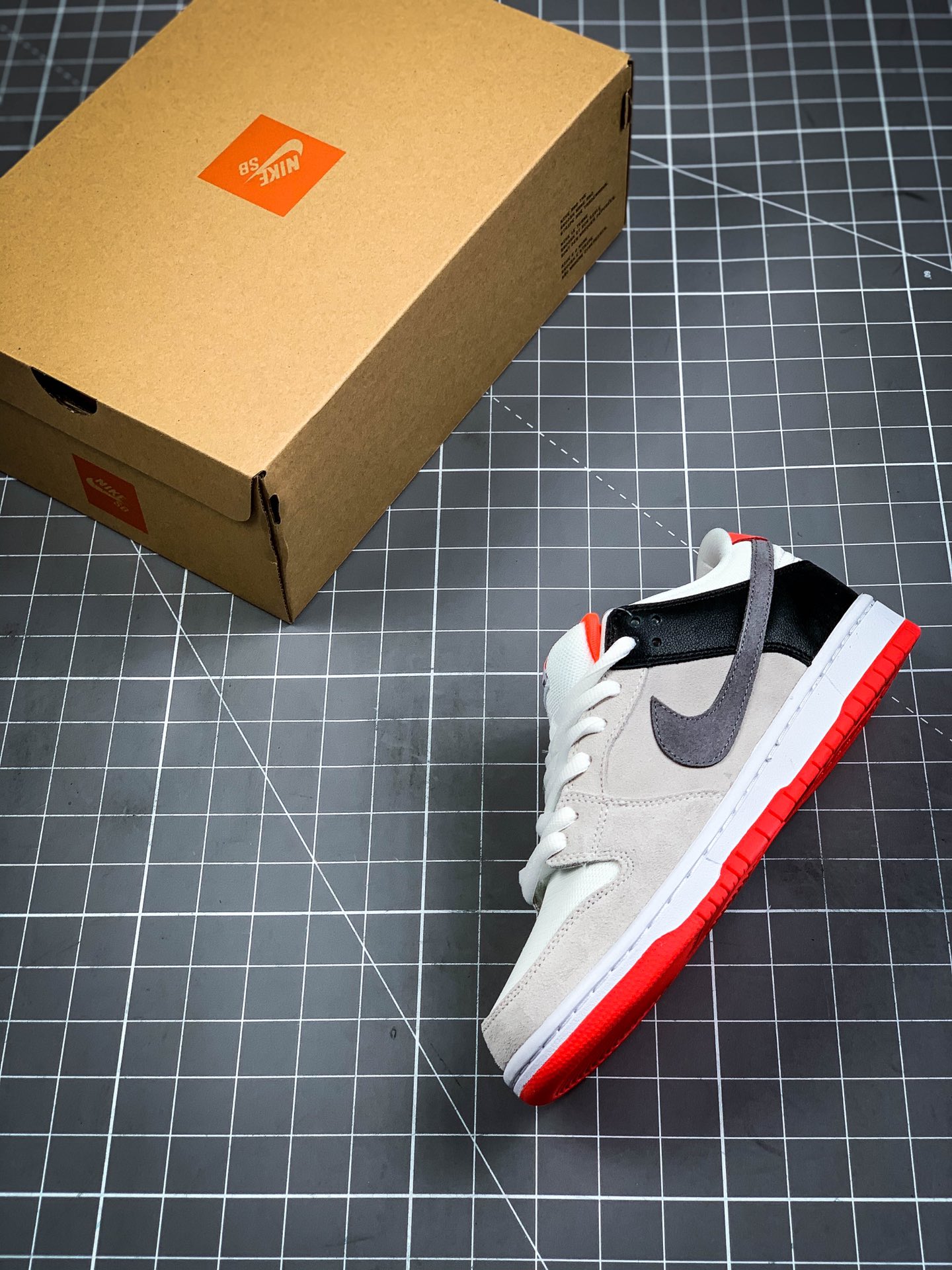 240 Nike SB Dunk Low Pro”Infrared”扣篮系列低帮休闲运动滑板板鞋“红外线灰橙”CD2563-004