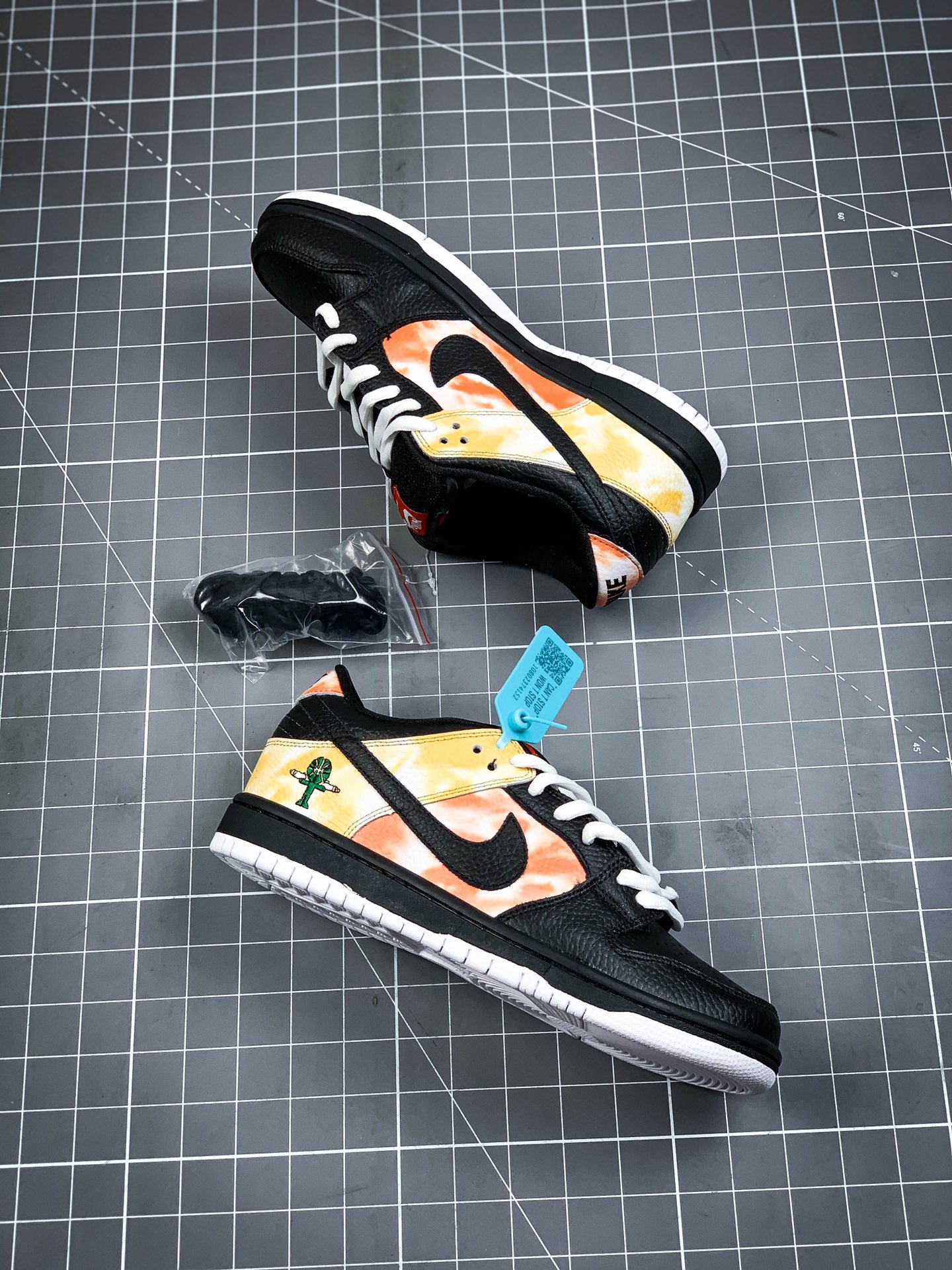 240 NIKE SB Dunk Low Raygun 外星人 BQ6832-001