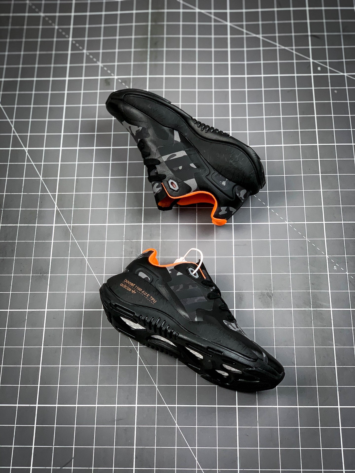 200 Adidas 阿迪达斯 ZX Alkyne Boost 易烊千玺代言款 爆米花中底复古运动休闲跑步鞋 GZ8913