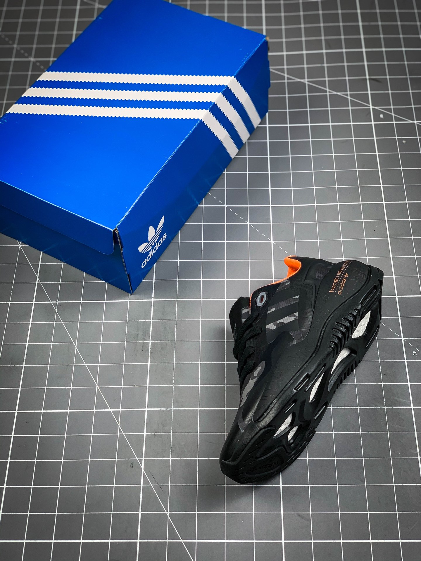 200 Adidas 阿迪达斯 ZX Alkyne Boost 易烊千玺代言款 爆米花中底复古运动休闲跑步鞋 GZ8913