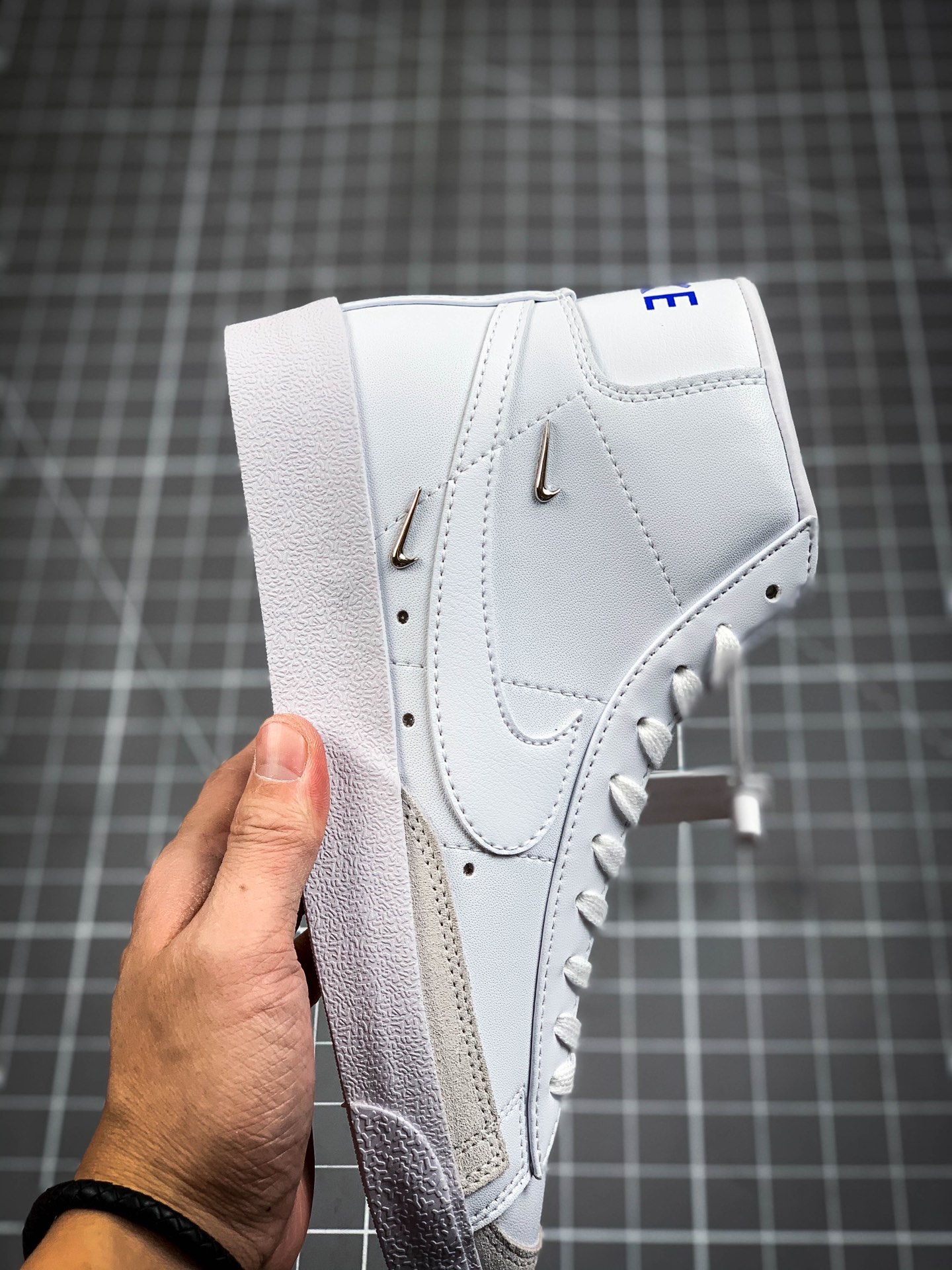 200  Nike Blazer Mid '77 SE”Chrome Luxe”白蓝银标CZ4627-100