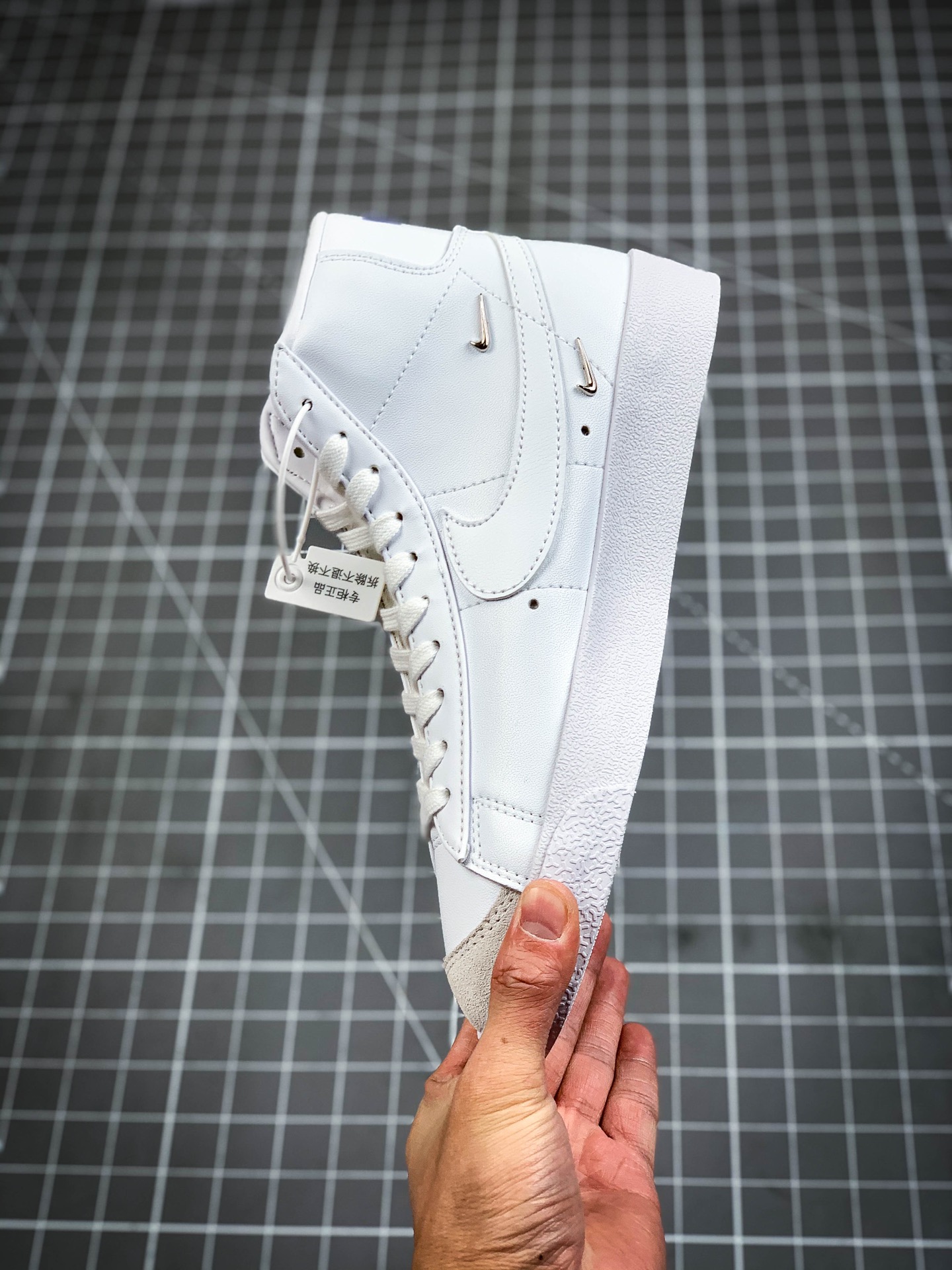 200  Nike Blazer Mid '77 SE”Chrome Luxe”白蓝银标CZ4627-100