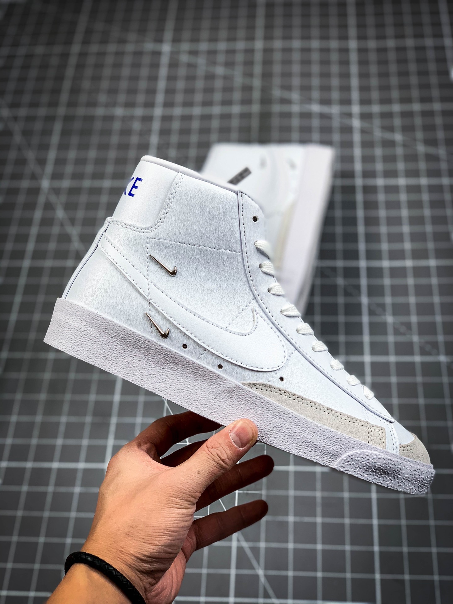 200  Nike Blazer Mid '77 SE”Chrome Luxe”白蓝银标CZ4627-100