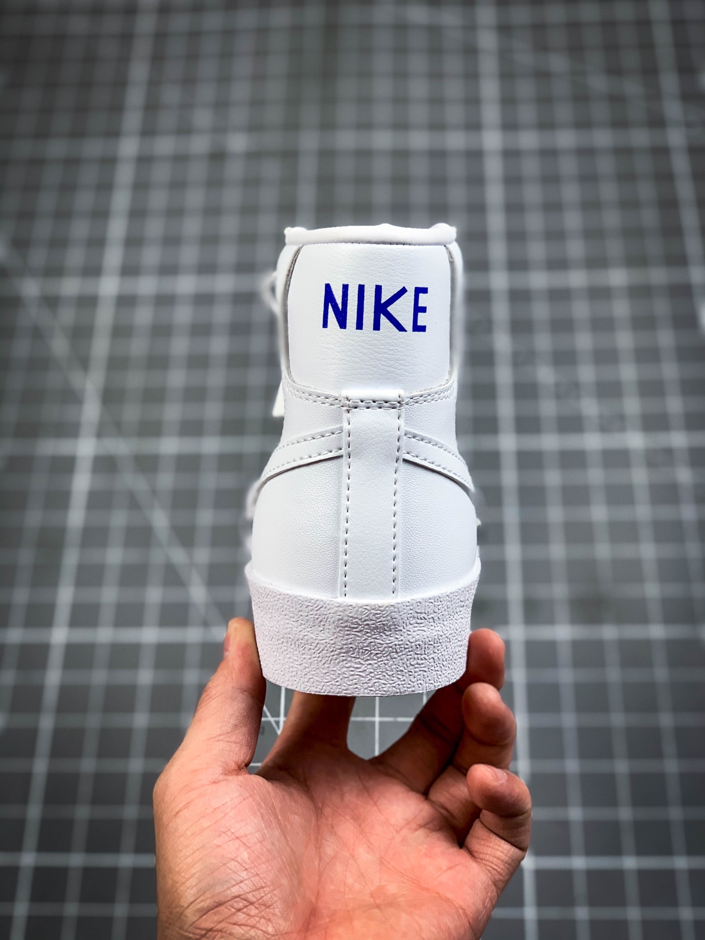 200  Nike Blazer Mid '77 SE”Chrome Luxe”白蓝银标CZ4627-100