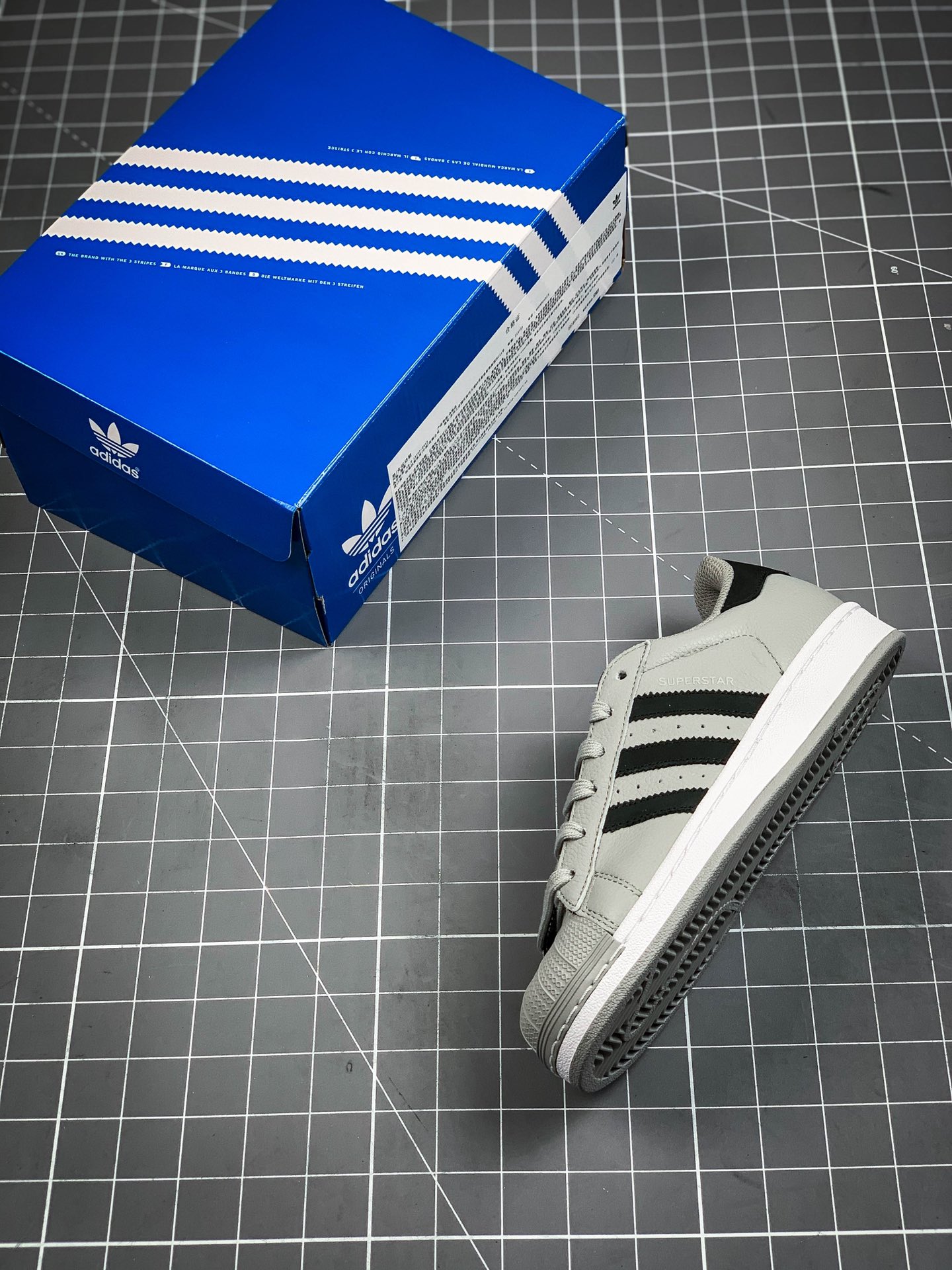 200  Adidas 阿迪达斯 Superstar 贝壳头运动休闲板鞋 EG4961