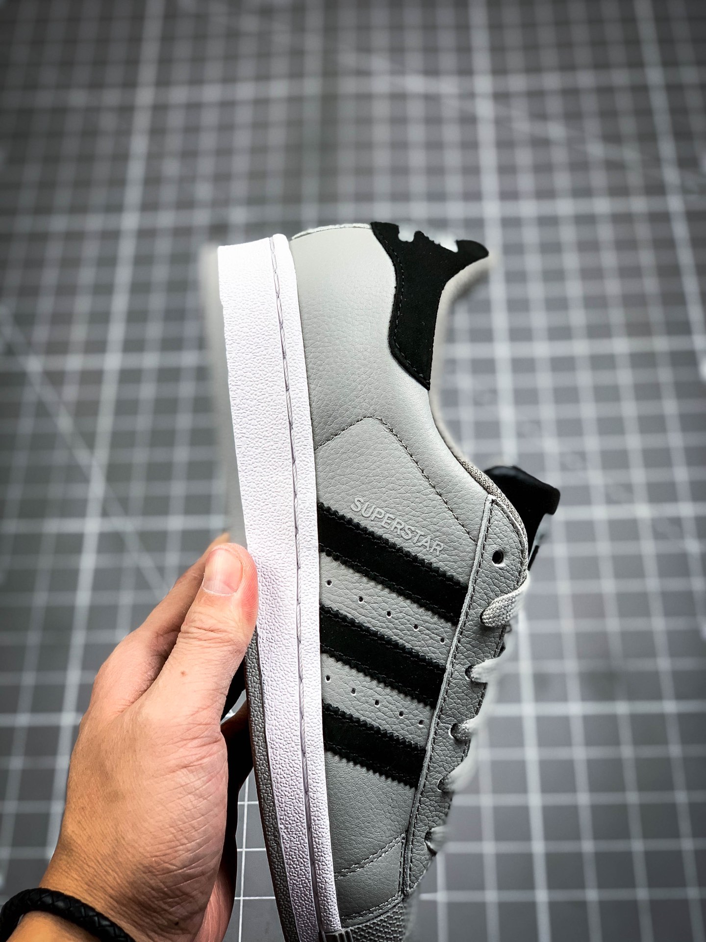 200  Adidas 阿迪达斯 Superstar 贝壳头运动休闲板鞋 EG4961