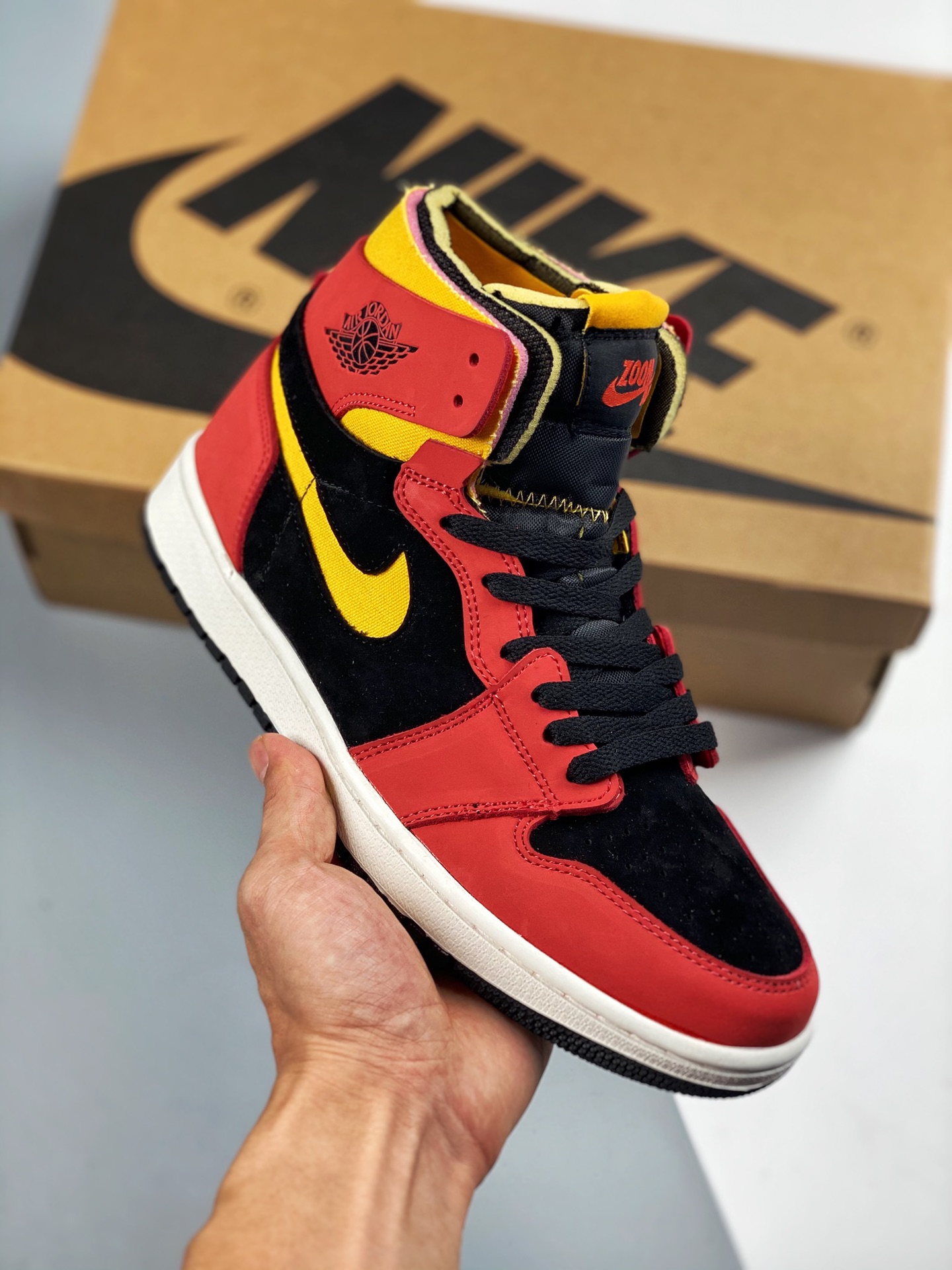 Air Jordan 1 Zoom CMFT “Chile Red” negro y rojo, desarrollo con horma y plantilla originales, el molde coincide perfect…