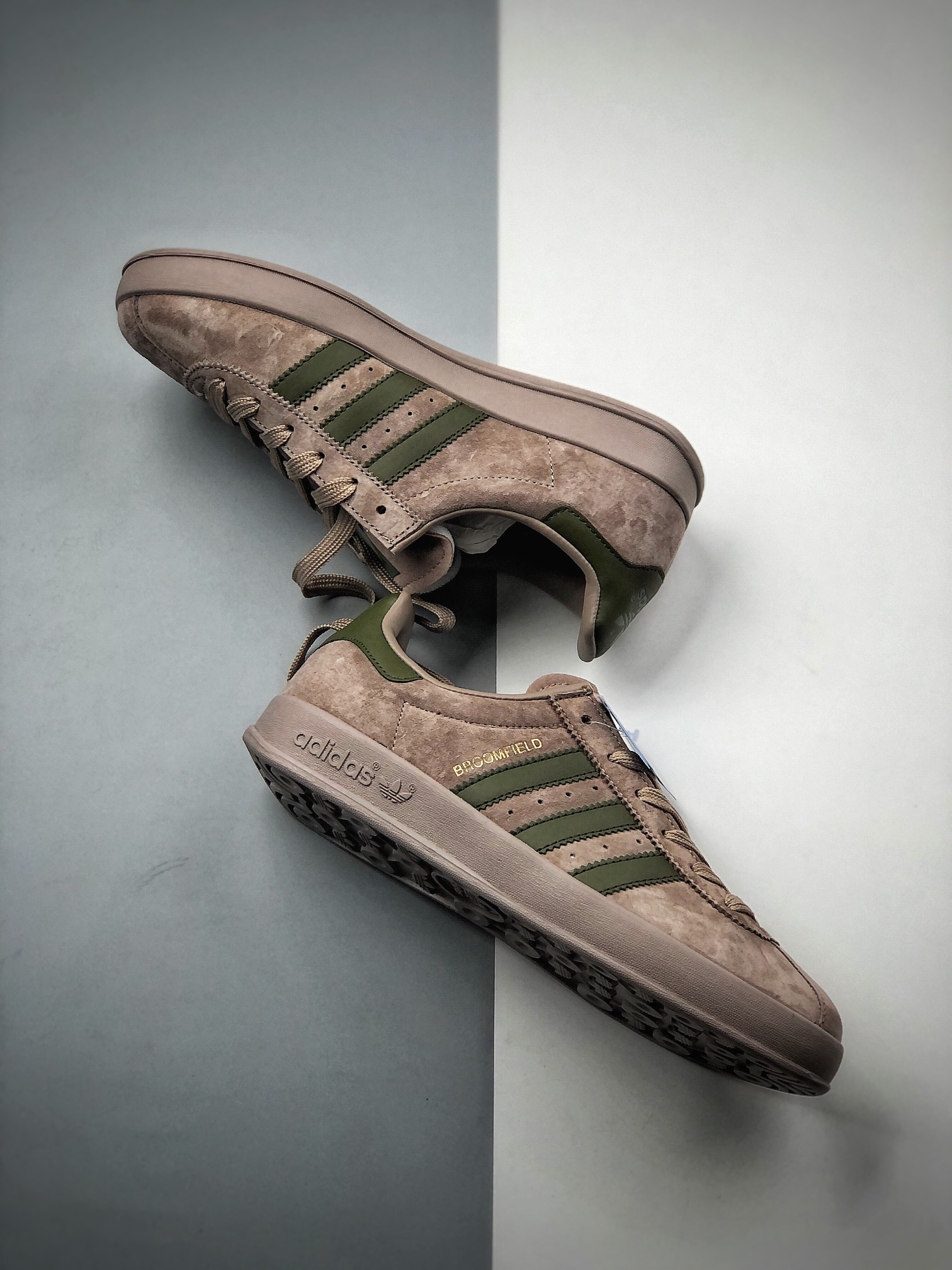 150  公司级  阿迪达斯 Adidas BROOMFIELD 鞋是一款永恒的训练偶像EE5716