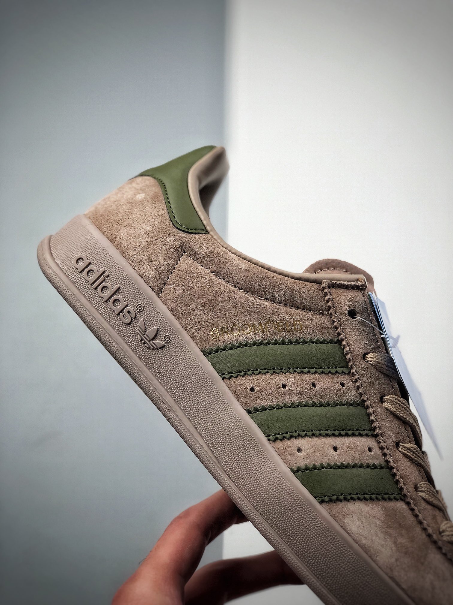 150  公司级  阿迪达斯 Adidas BROOMFIELD 鞋是一款永恒的训练偶像EE5716