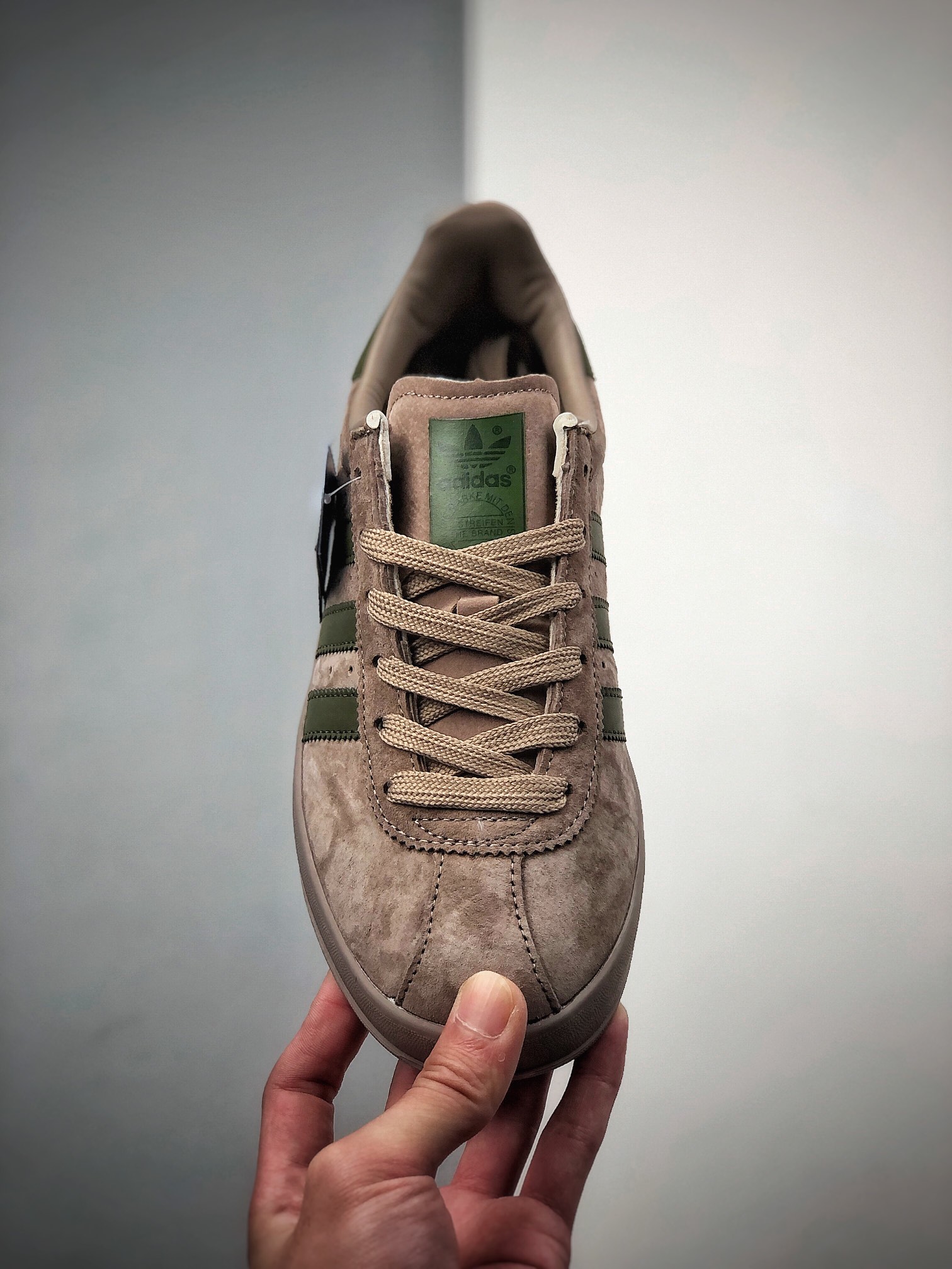150  公司级  阿迪达斯 Adidas BROOMFIELD 鞋是一款永恒的训练偶像EE5716