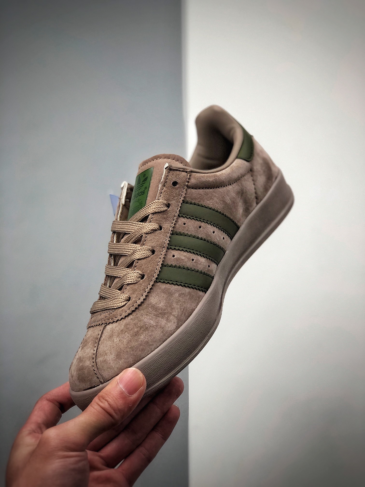 150  公司级  阿迪达斯 Adidas BROOMFIELD 鞋是一款永恒的训练偶像EE5716