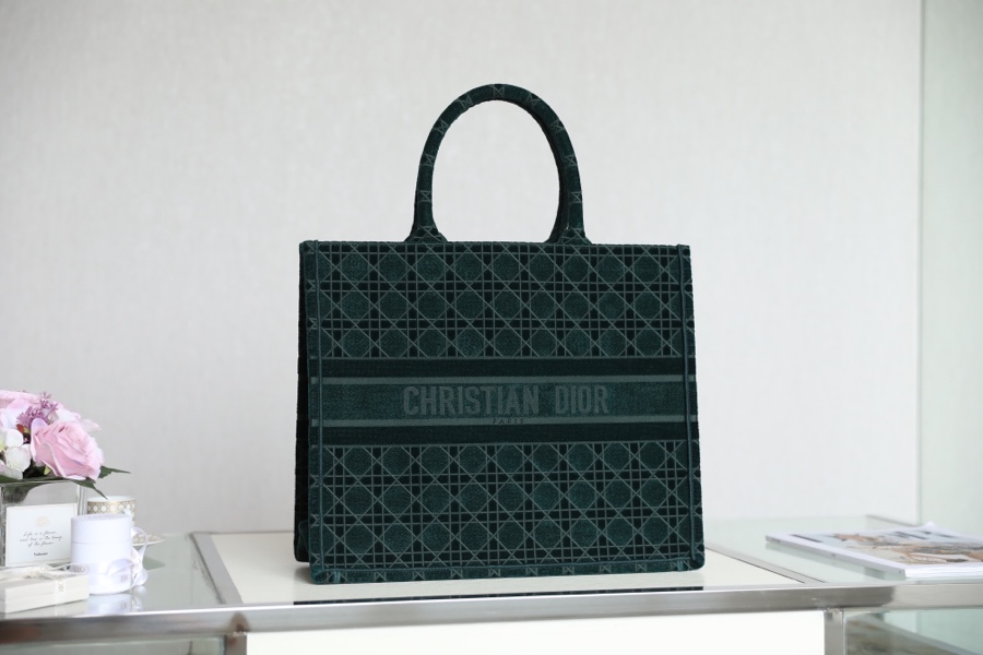 Only sell high-quality
 Dior Book Tote Handbags Tote Bags Dark Green Rose Embroidery Fall/Winter Collection