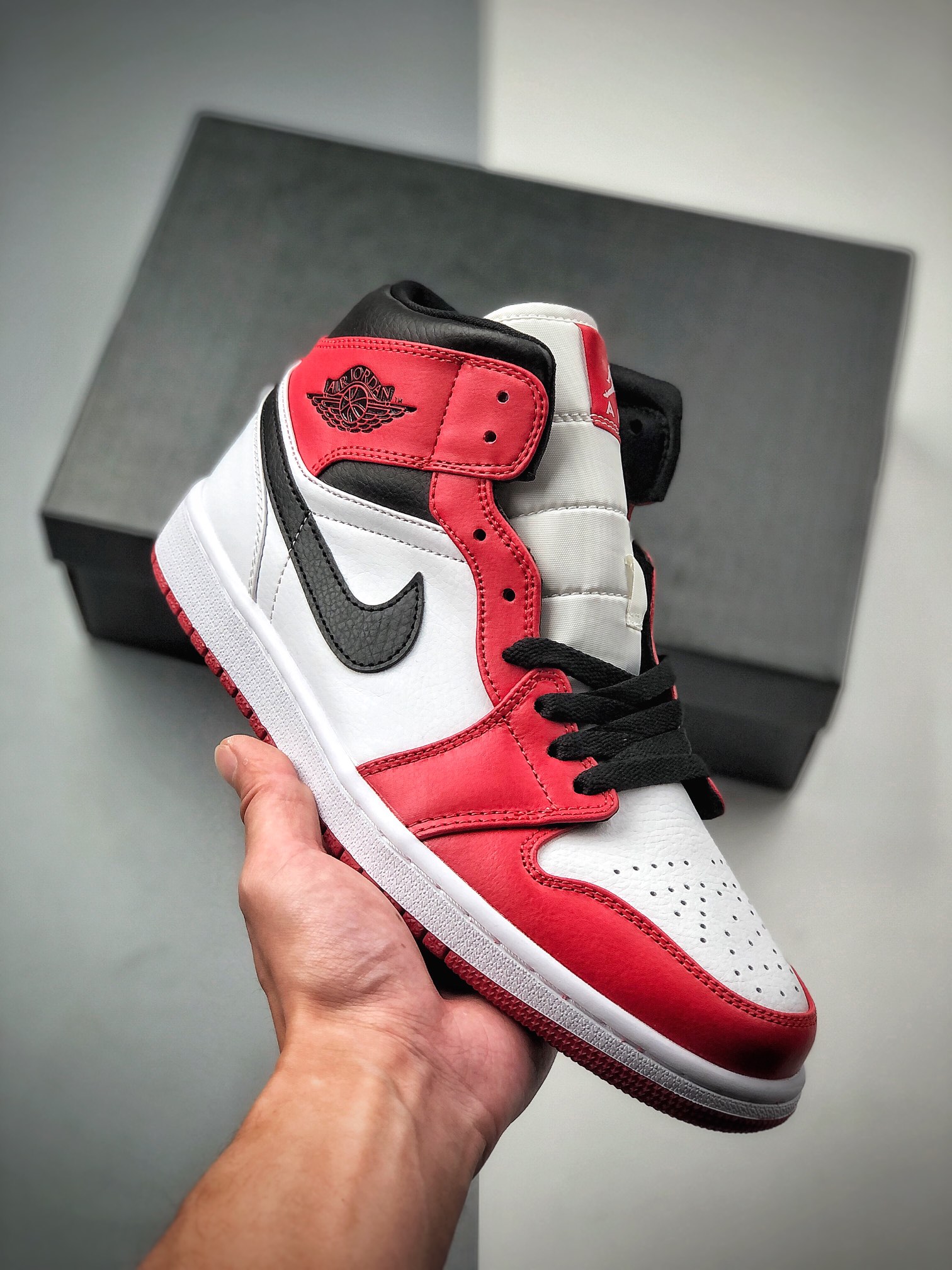Air Jordan 1 Mid BHM "EQUALITY" Caña media Blanco y rojo AJ1 Jordan 1 Serie de zapatillas de baloncesto Jordan. N.º de …