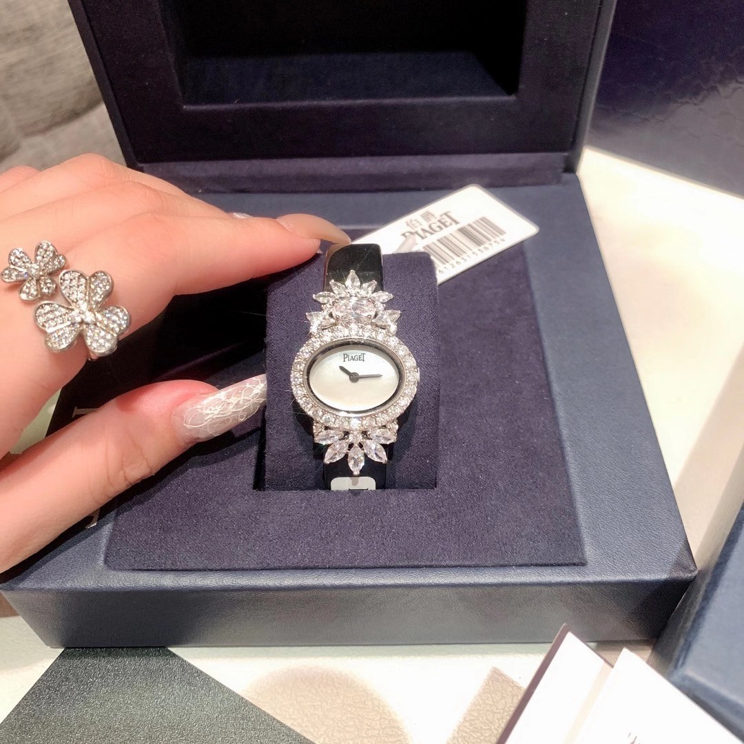 Piaget 伯爵钻圈腕表 优雅轻盈的缎带珠宝仍不断为伯爵的系列作品带来启发 全新高级珠宝系列